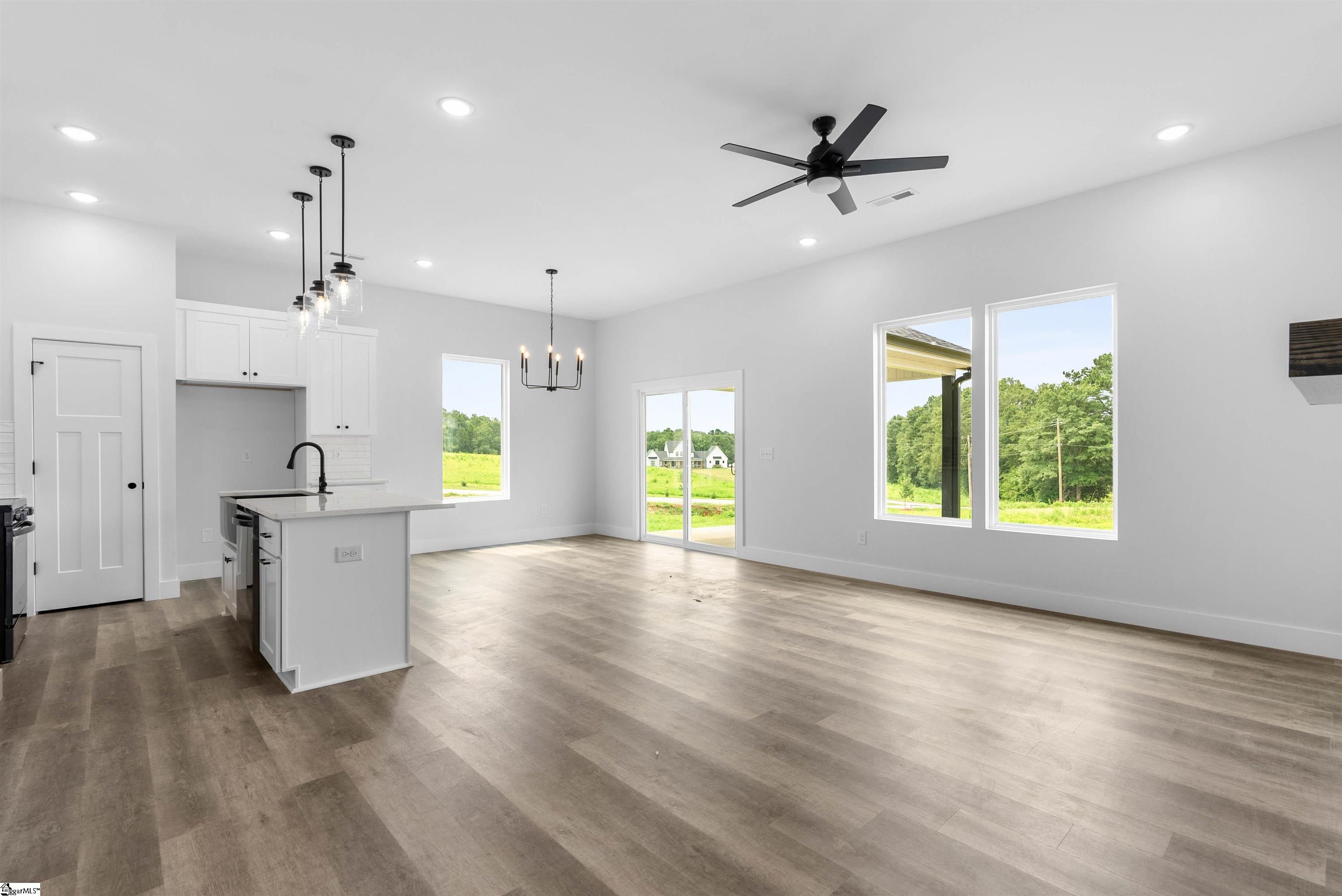 2019 Meadow Glen Court Chesnee, SC 29323