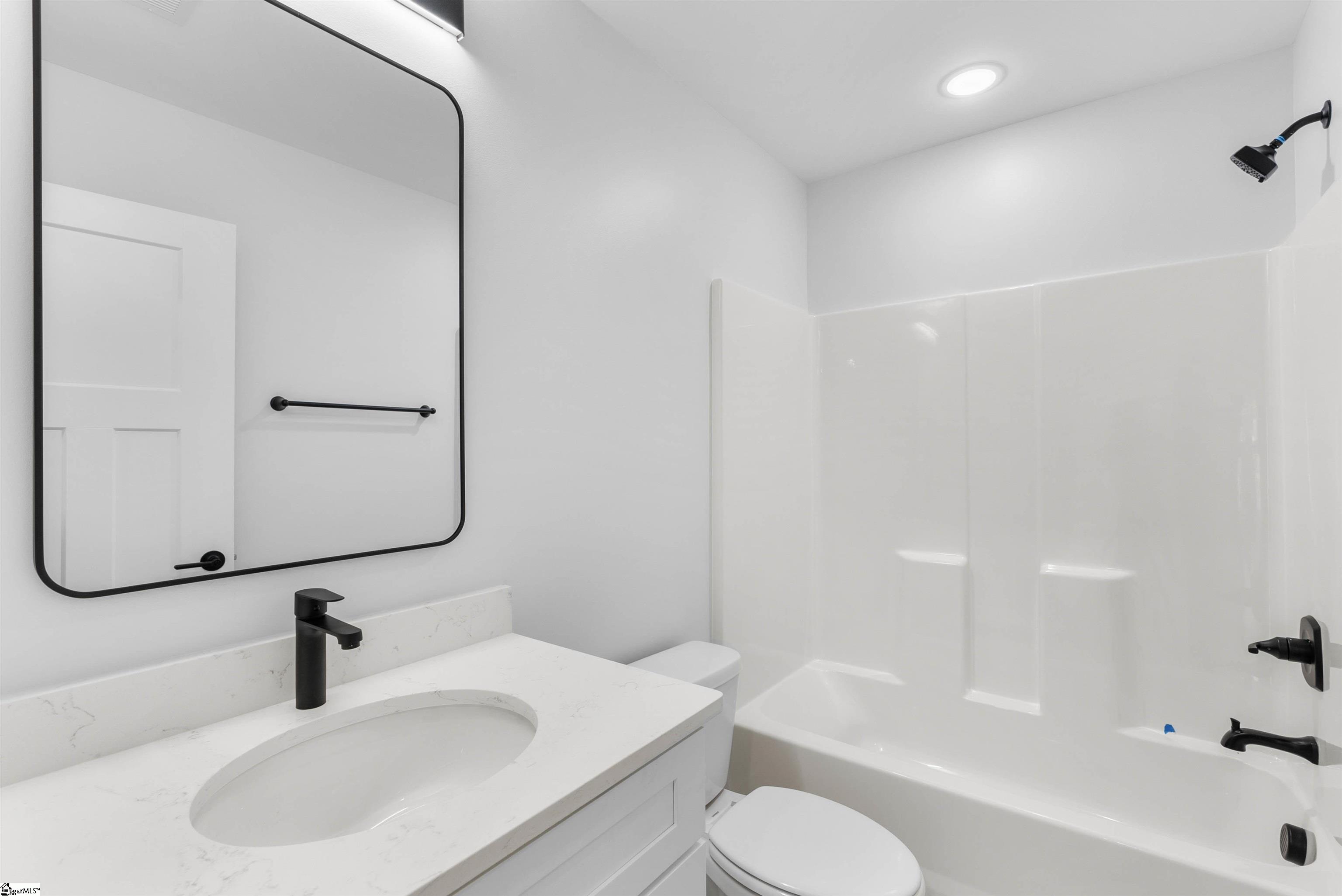 2019 Meadow Glen Court Chesnee, SC 29323