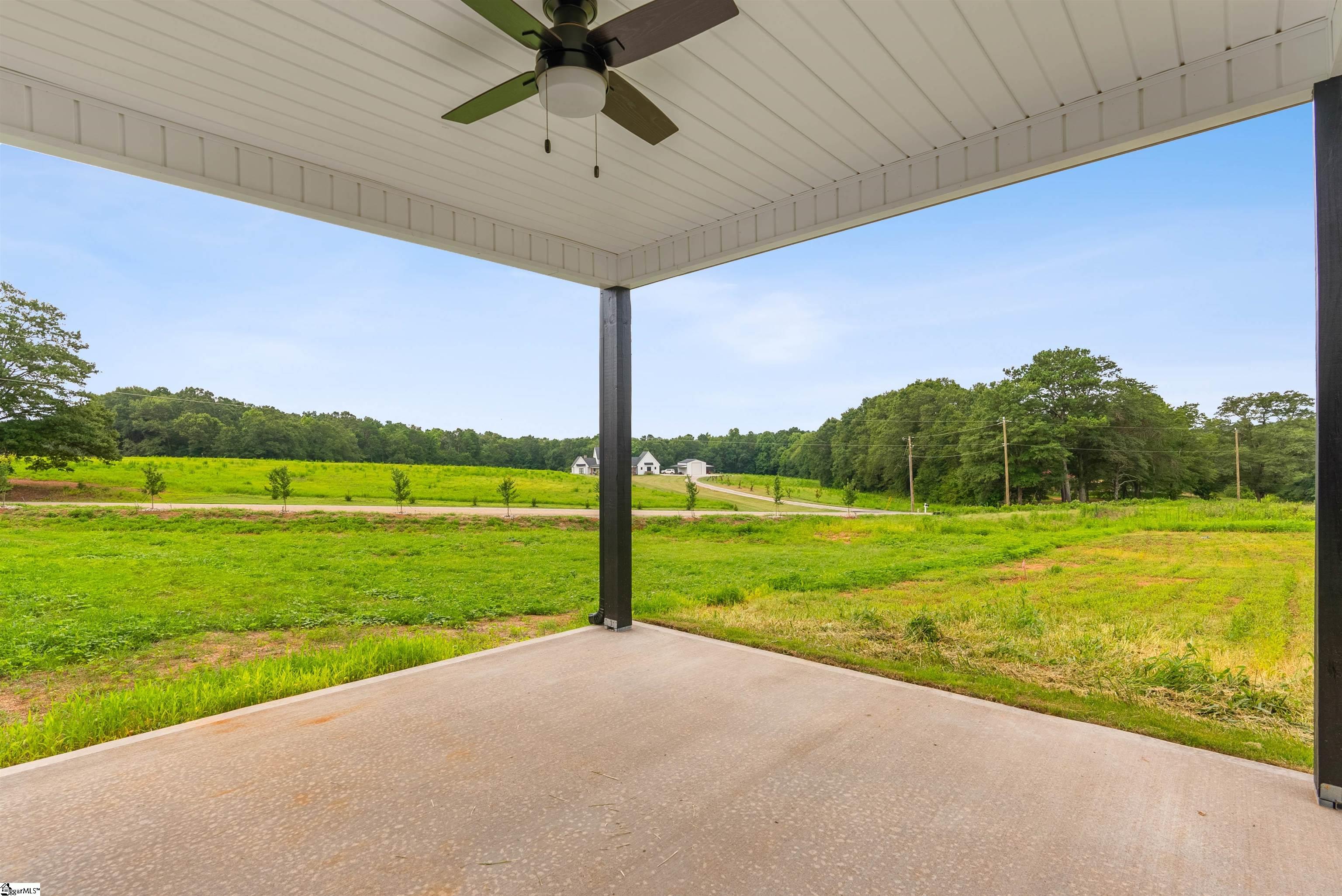 2019 Meadow Glen Court Chesnee, SC 29323