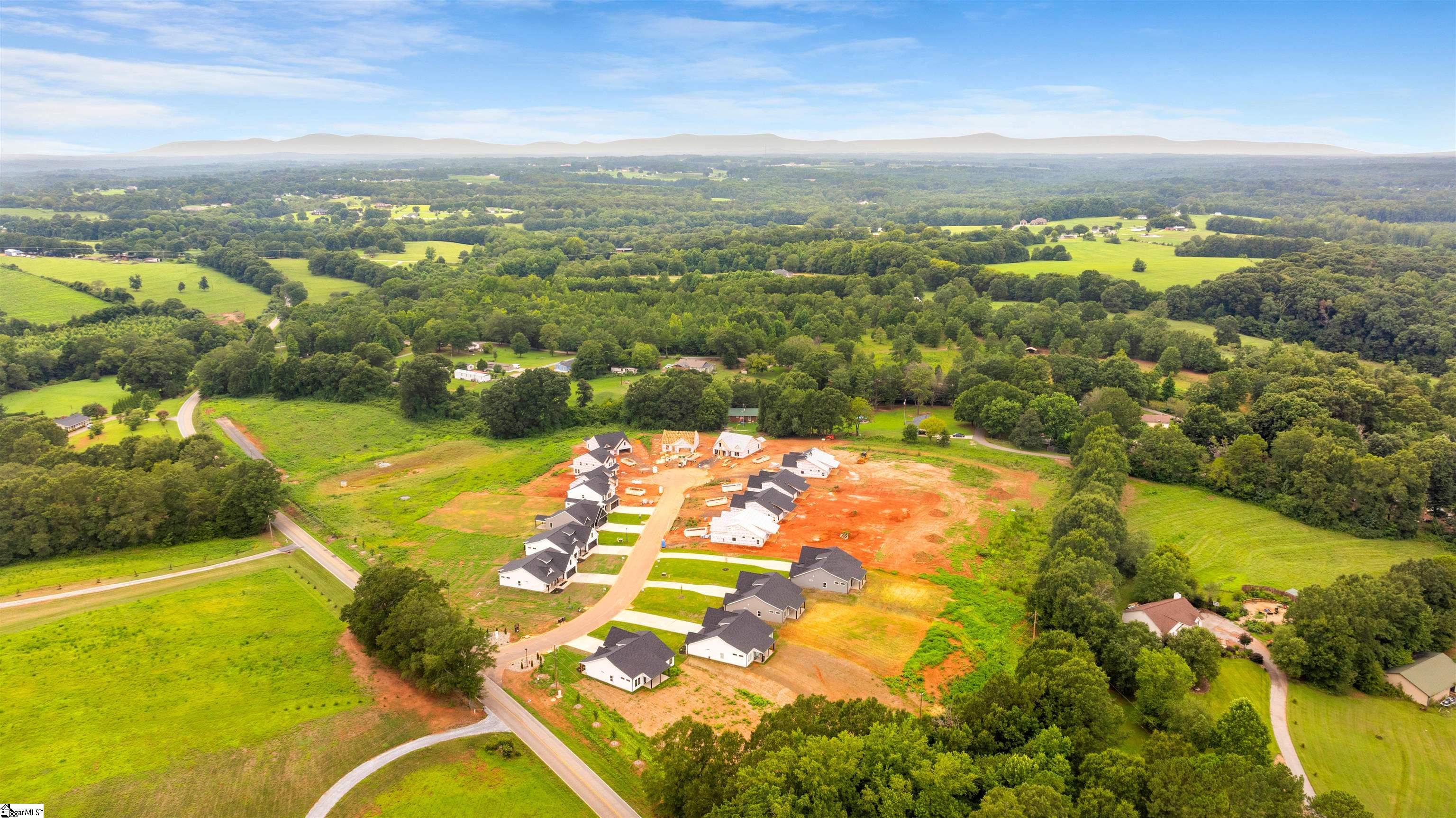 2019 Meadow Glen Court Chesnee, SC 29323