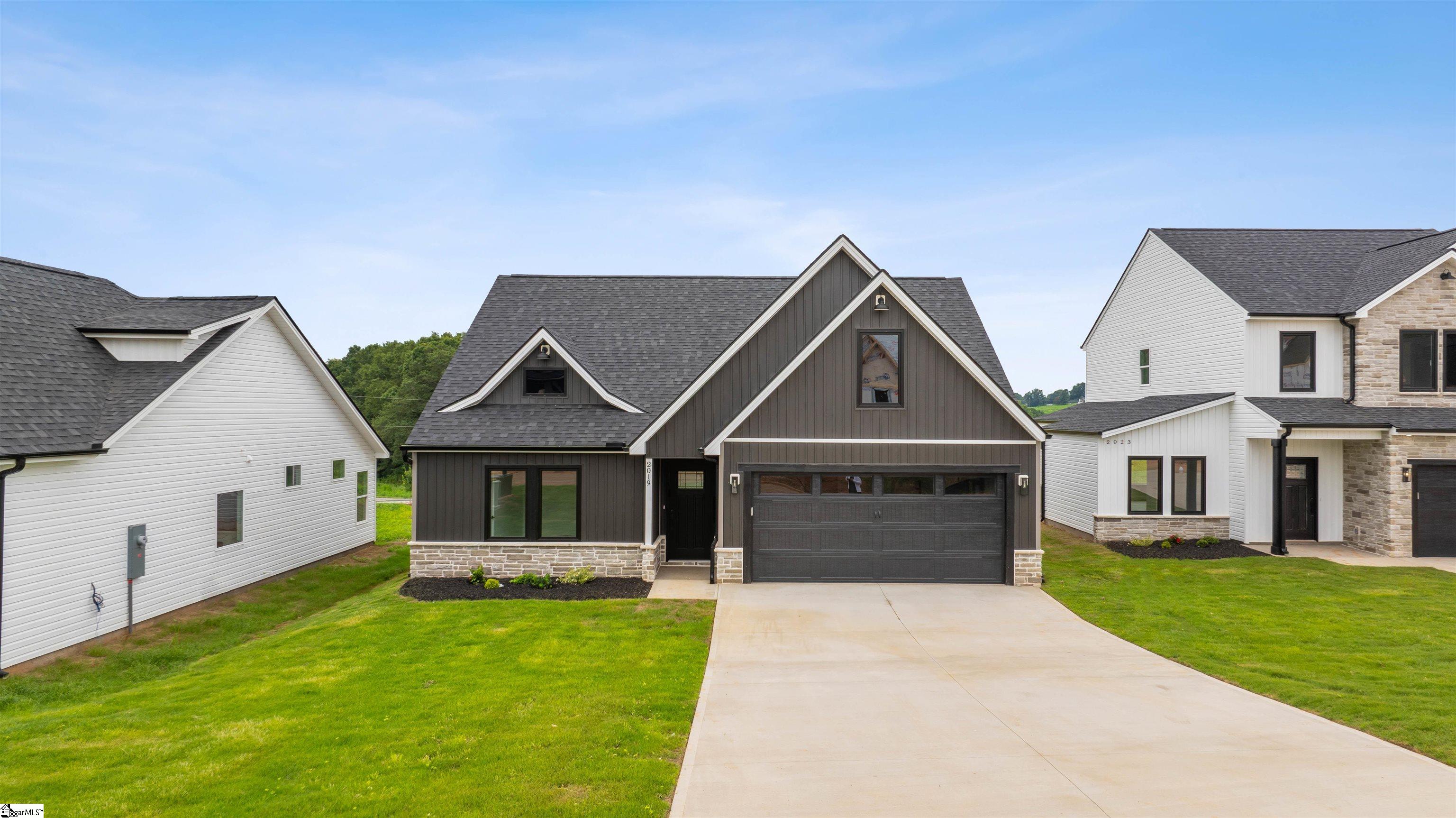 2019 Meadow Glen Court Chesnee, SC 29323