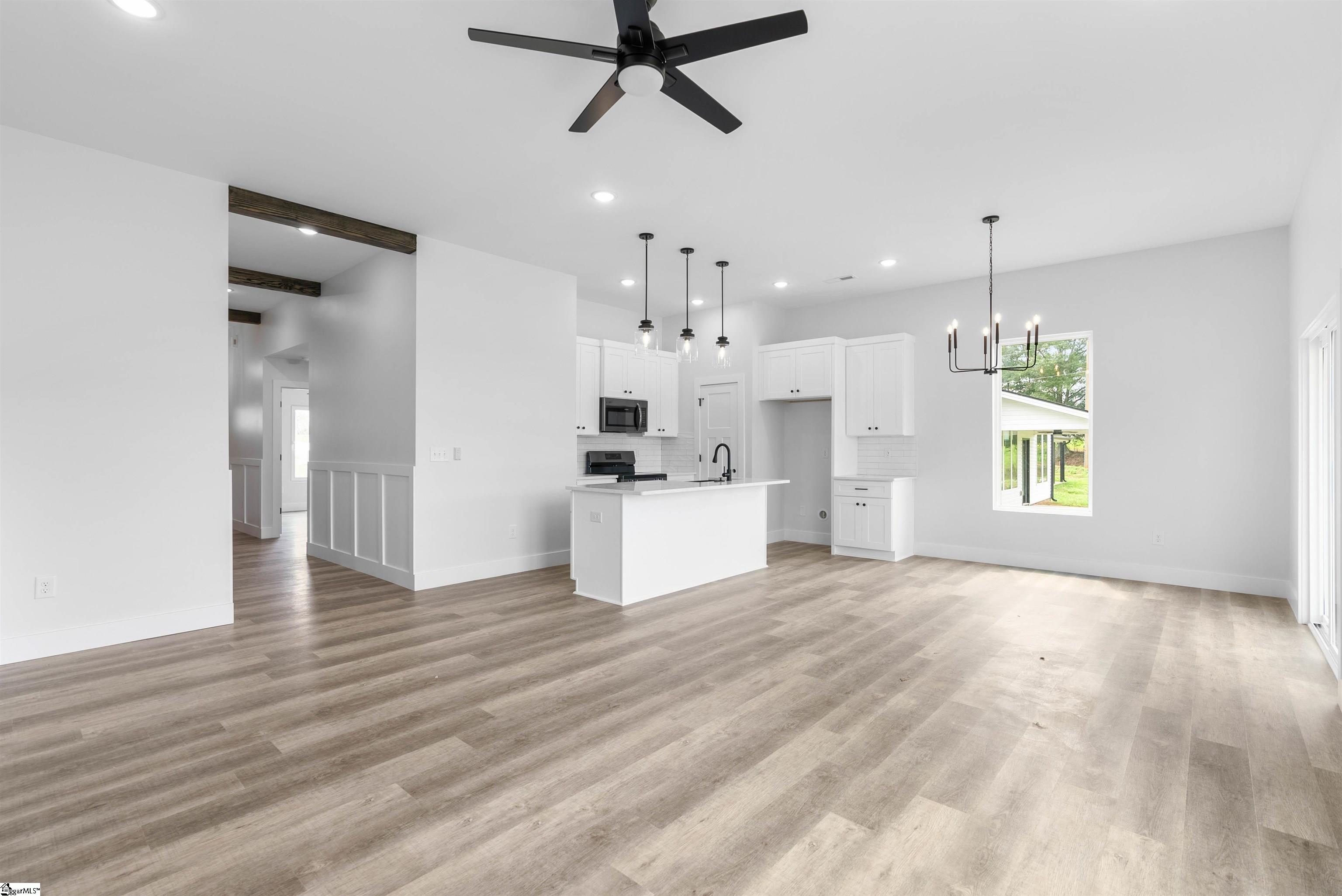 2019 Meadow Glen Court Chesnee, SC 29323