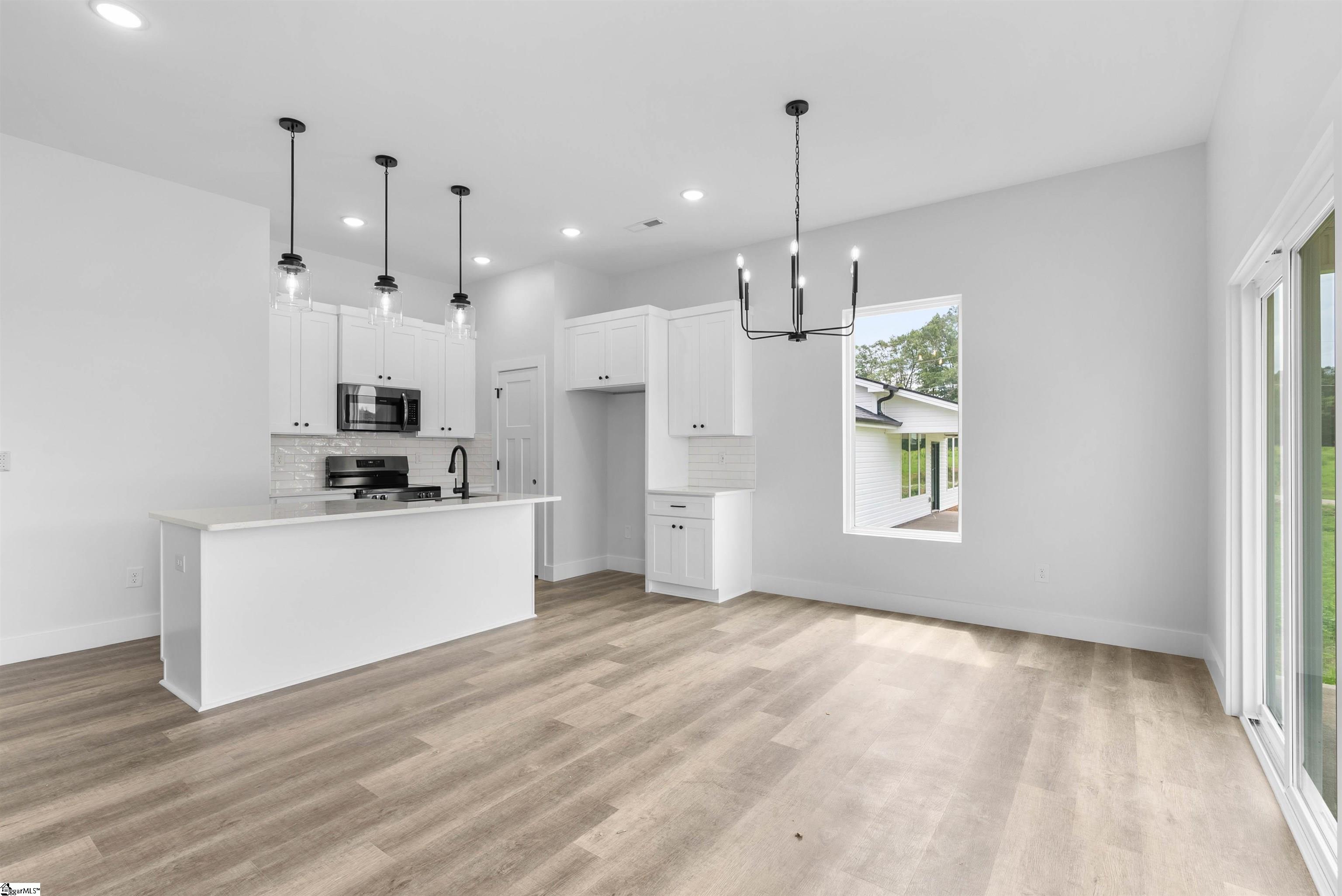 2019 Meadow Glen Court Chesnee, SC 29323