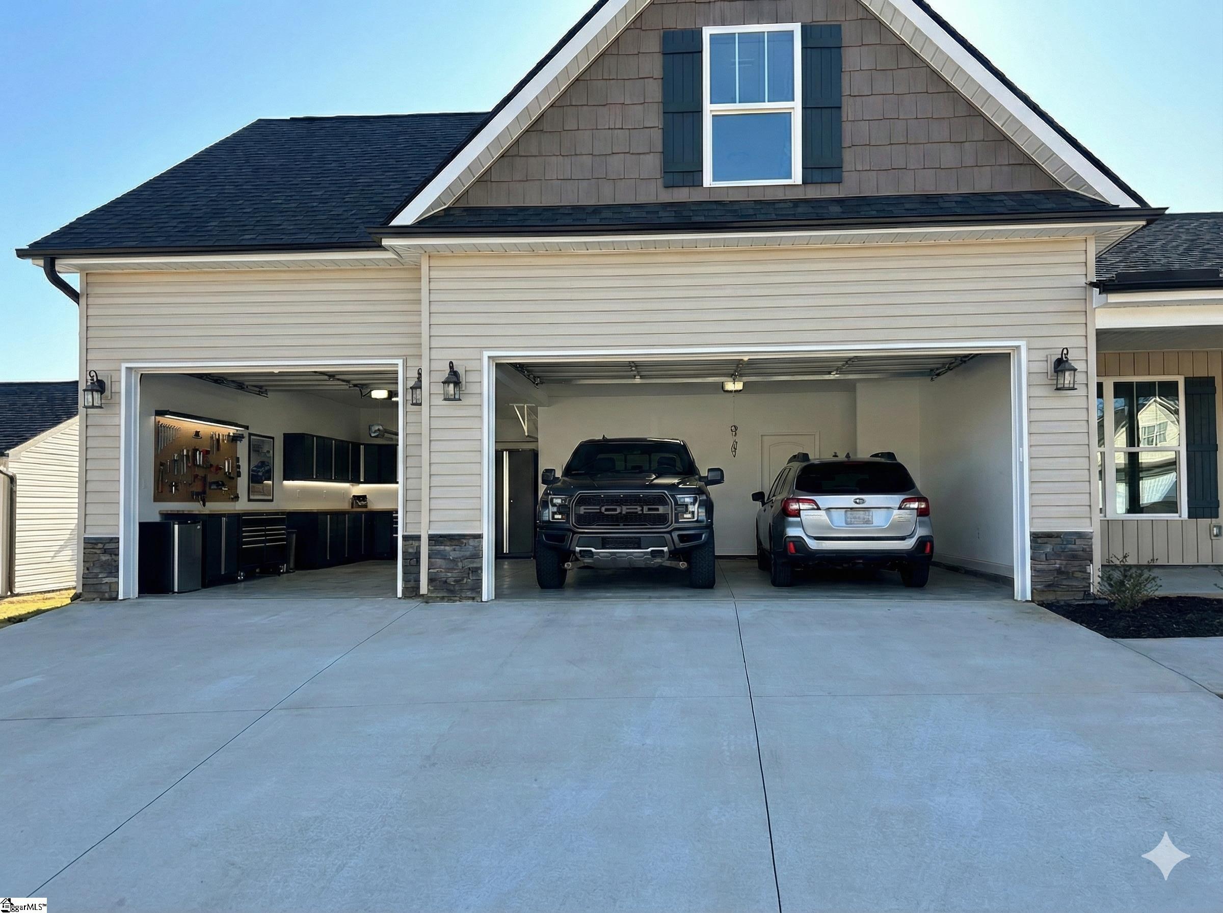 108 Walters Way photo 3