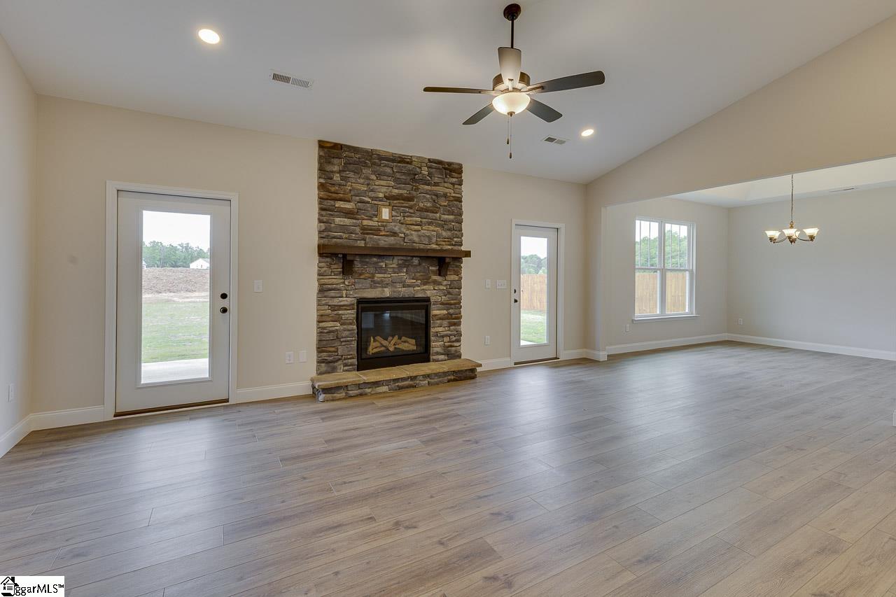 108 Walters Way photo 6
