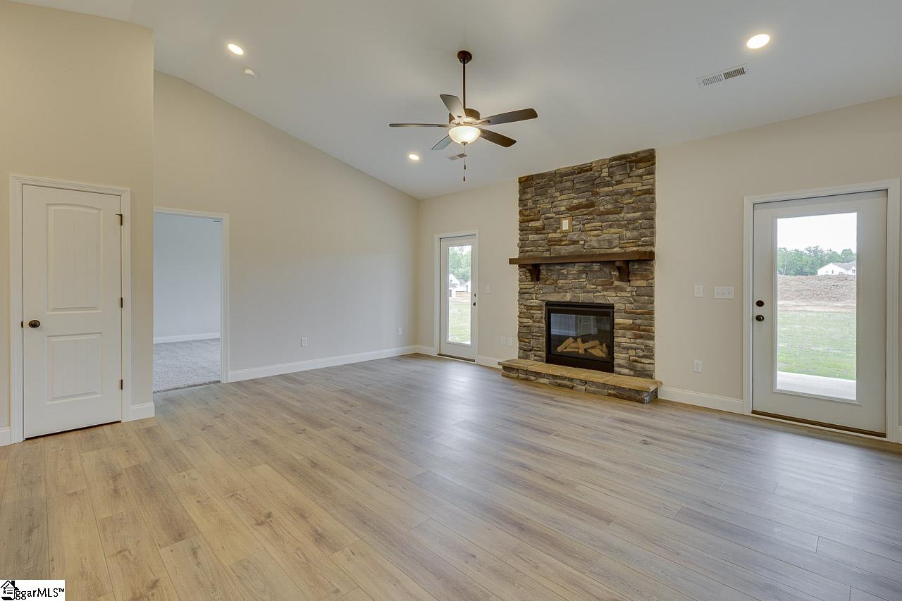 108 Walters Way photo 7
