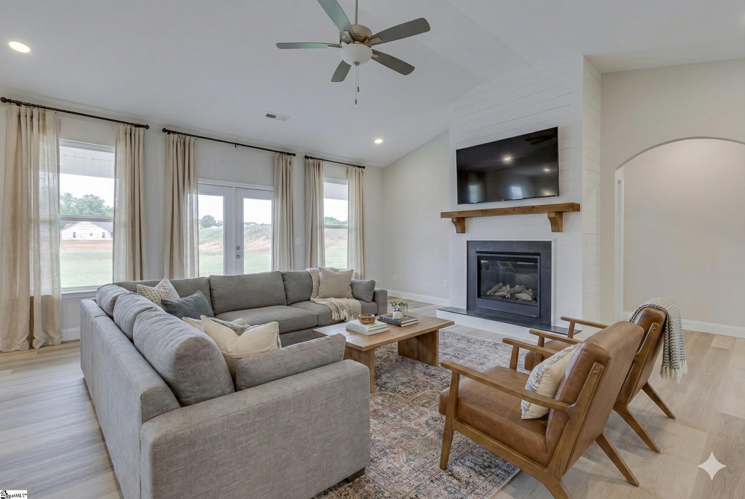 112 Walters Way photo 6