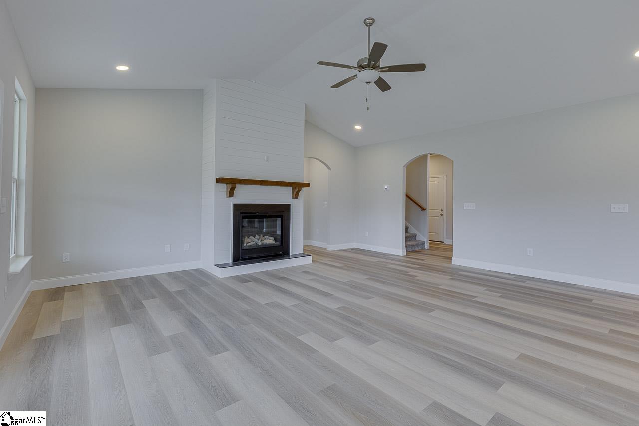 112 Walters Way photo 8