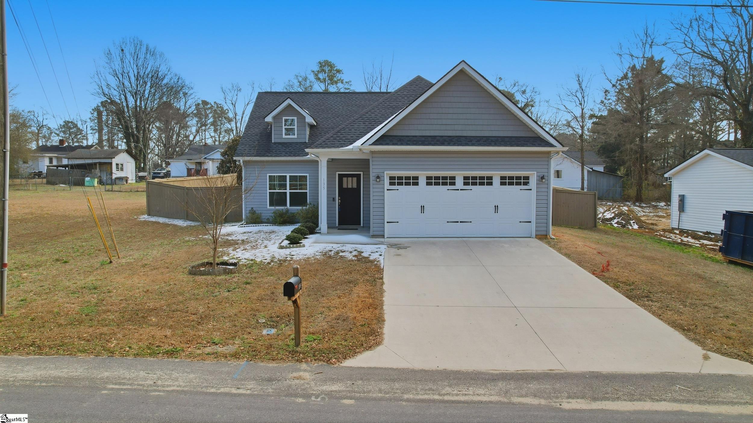 135 Stevenson Drive photo 1