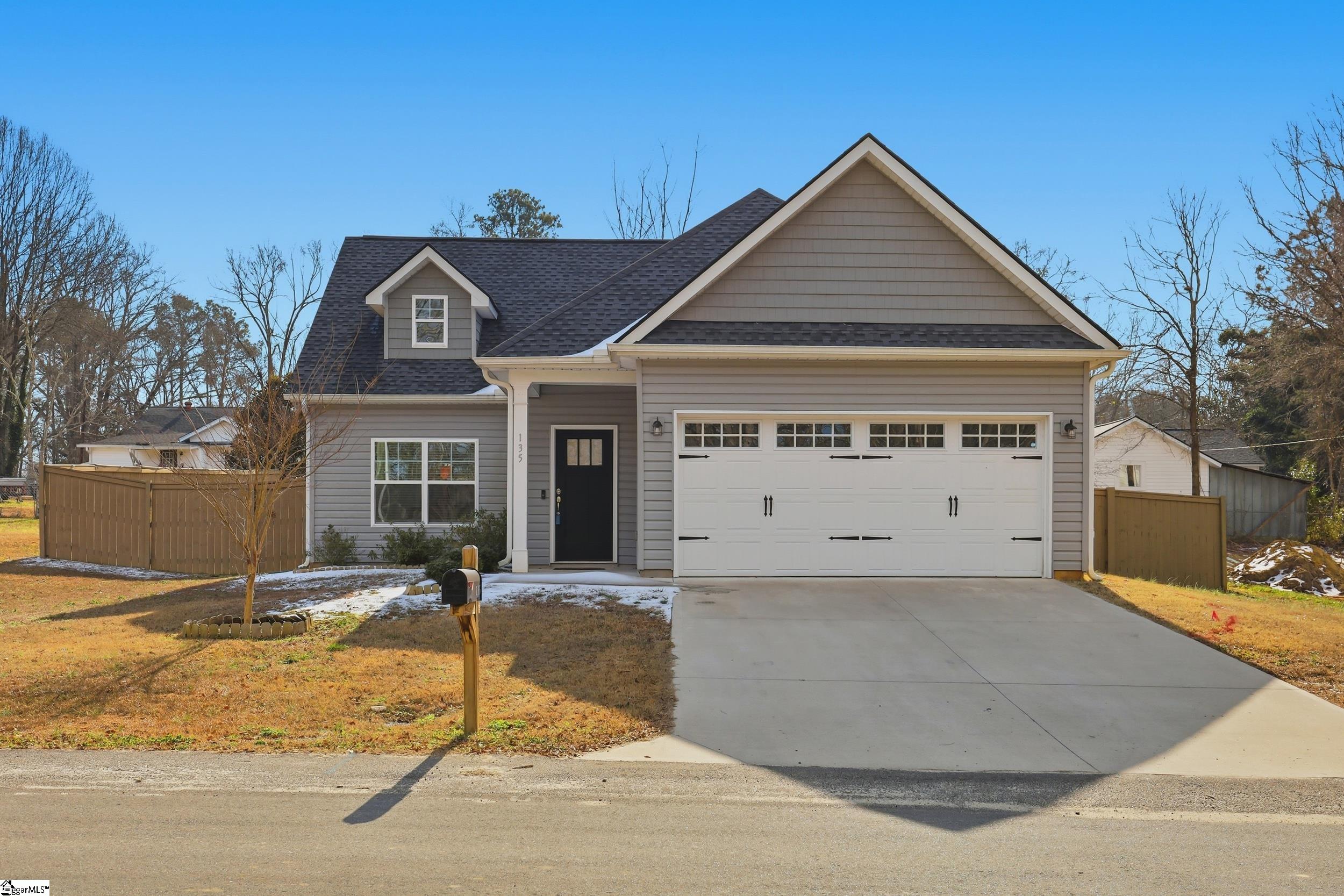 135 Stevenson Drive photo 2