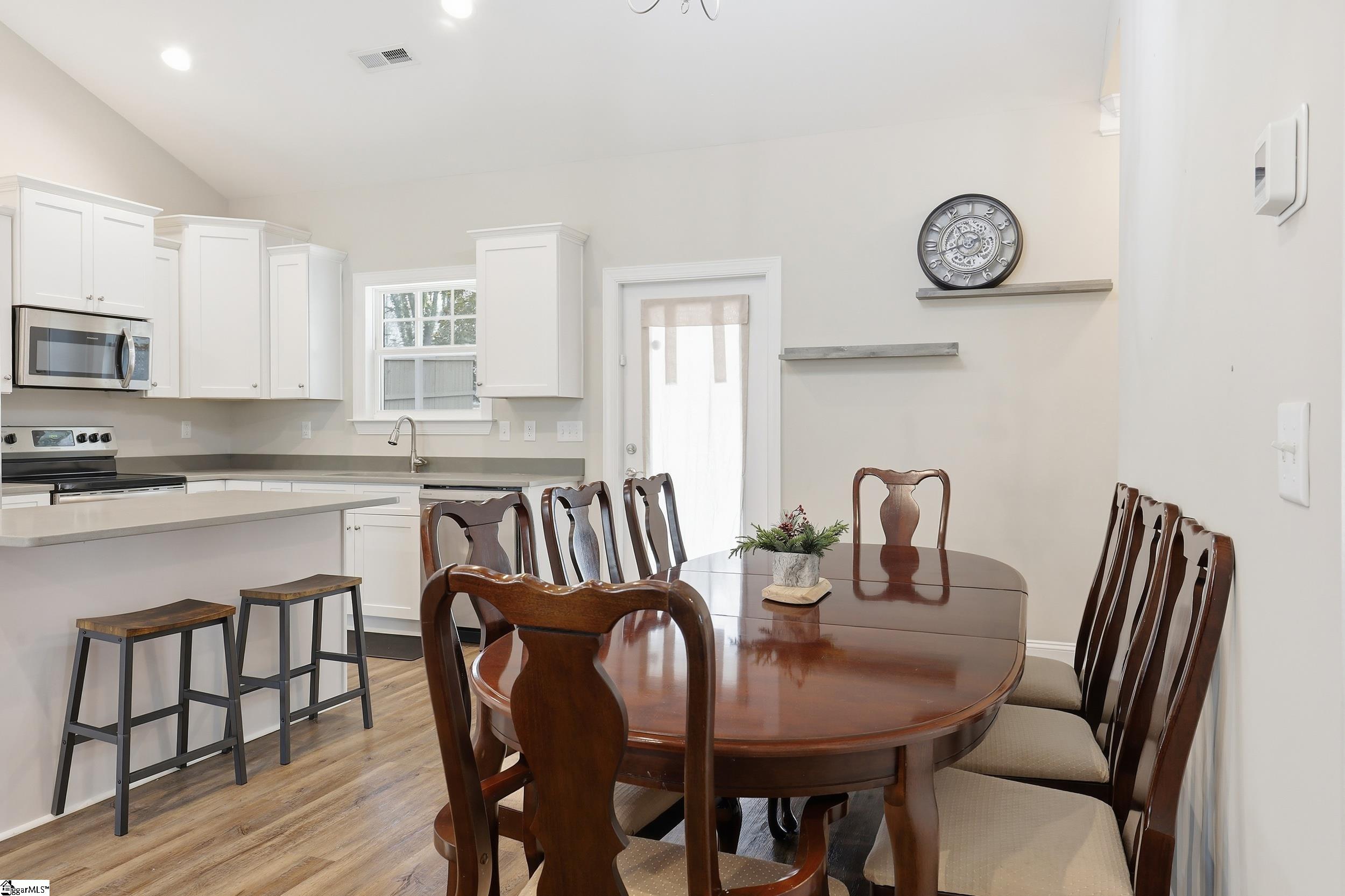 135 Stevenson Drive photo 9