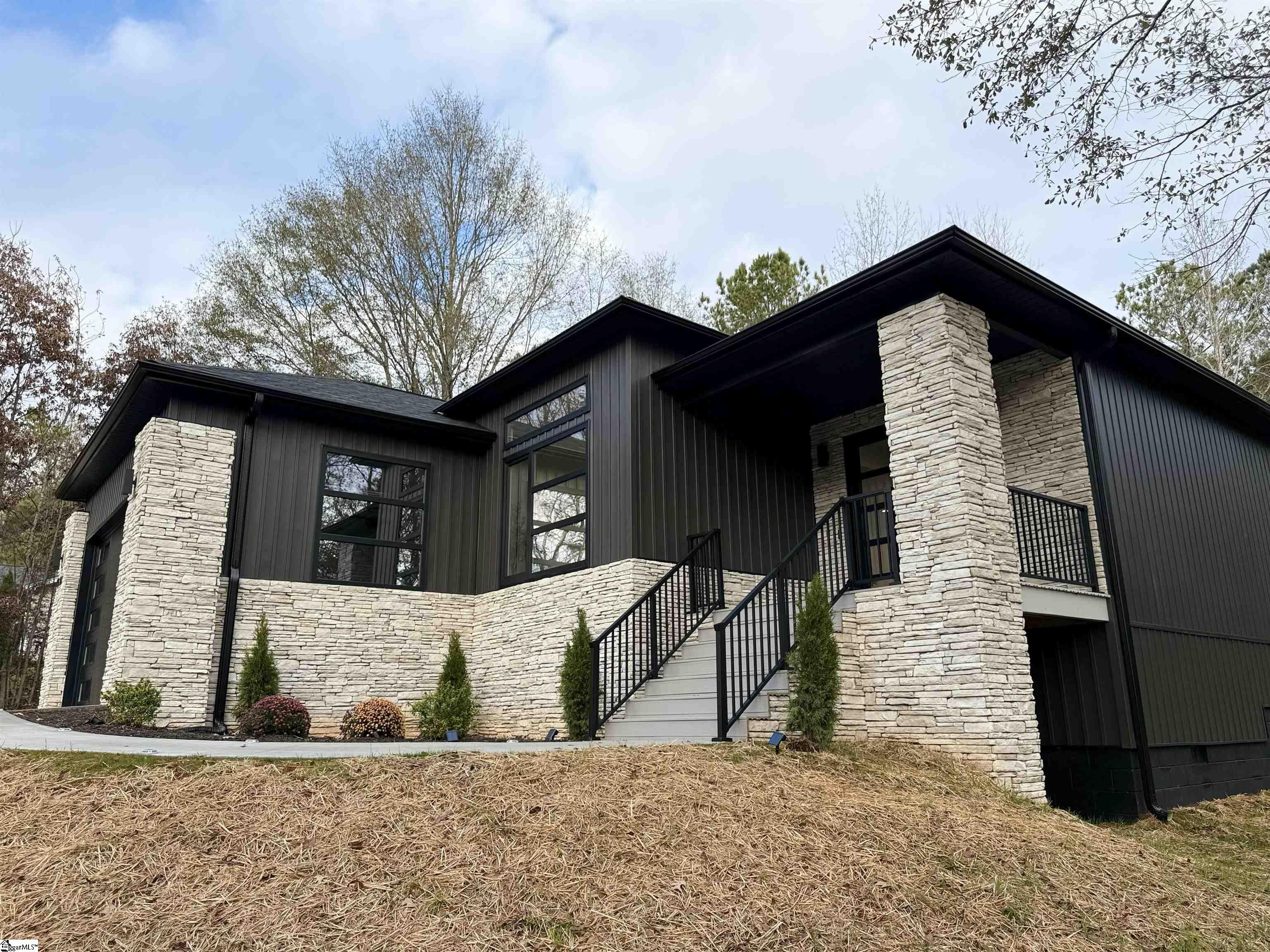 1026 Blumefield Road photo 2