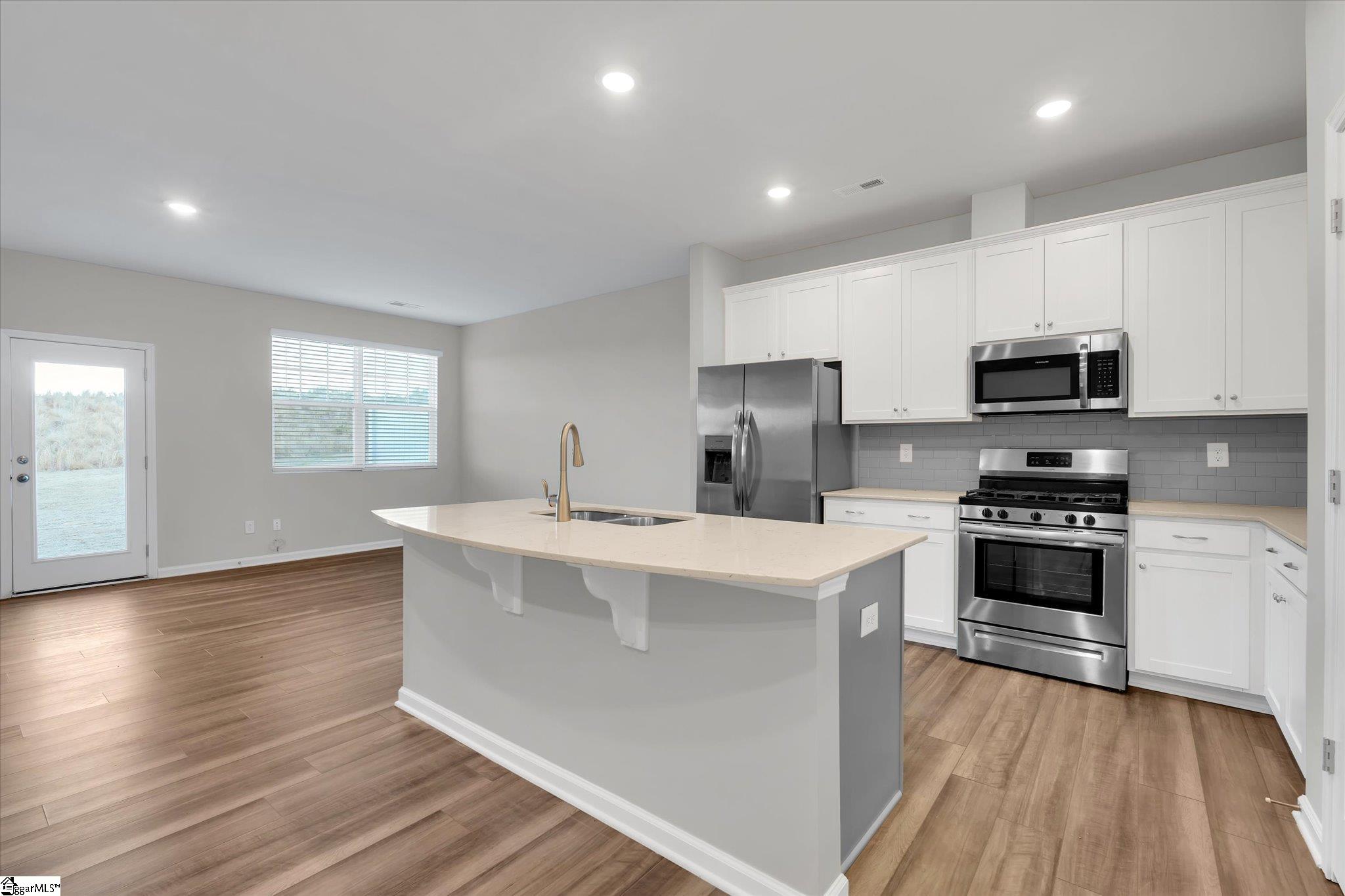 318 E Compass Way photo 2