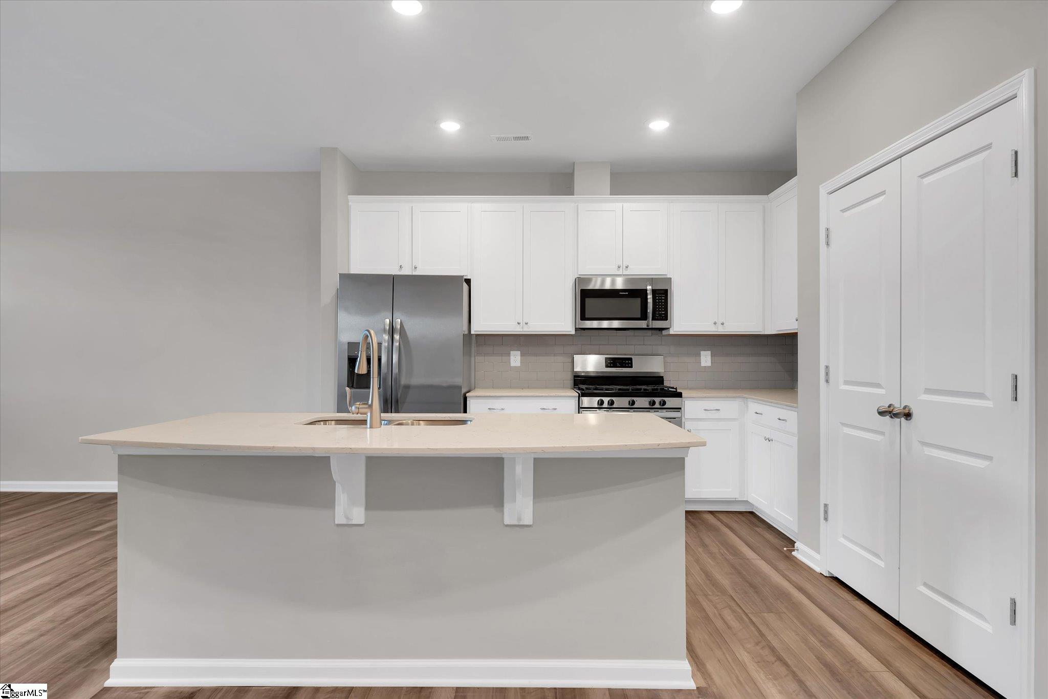 318 E Compass Way photo 3