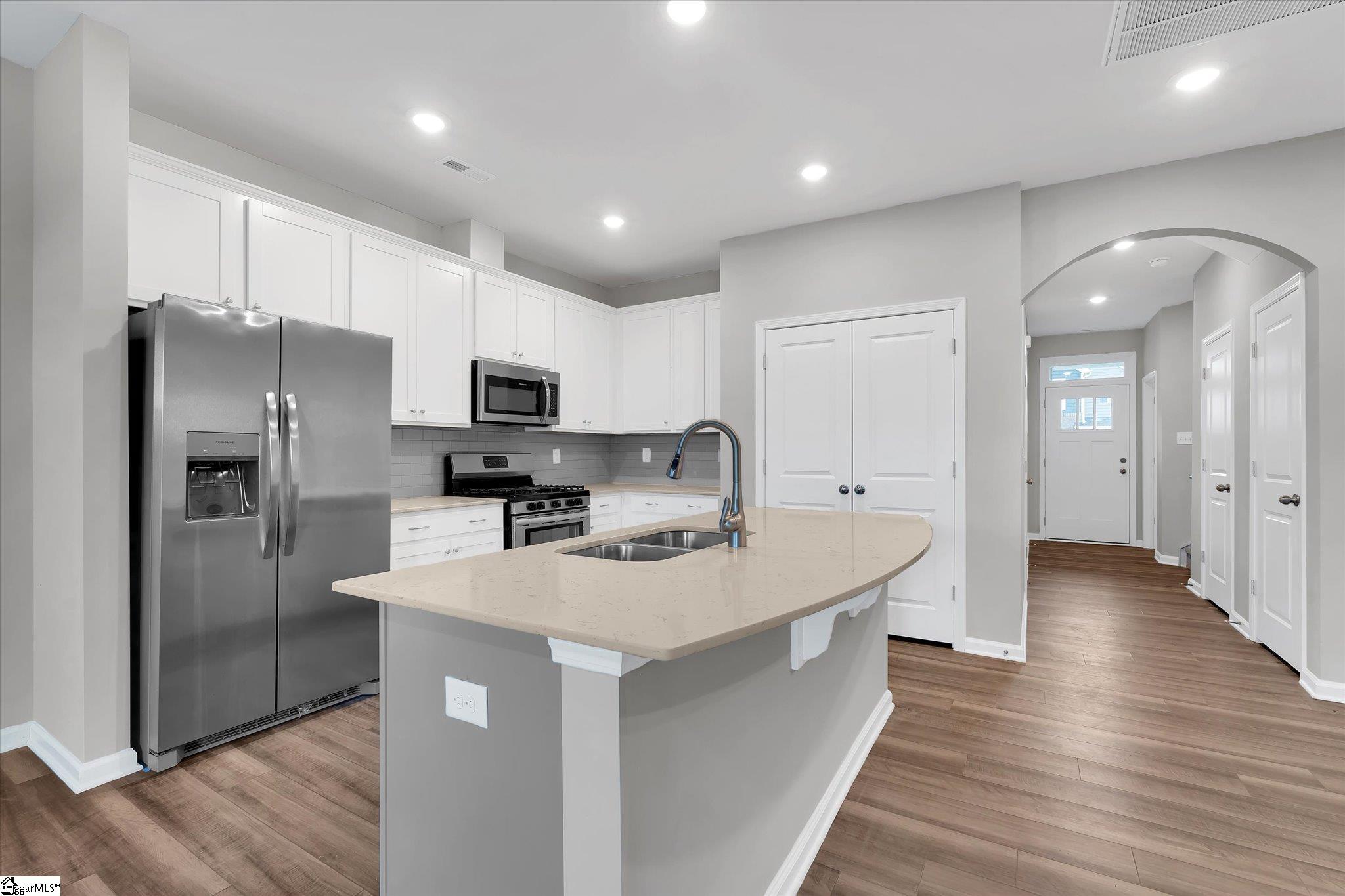 318 E Compass Way photo 4