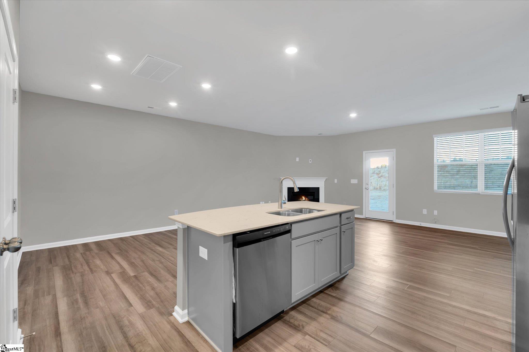 318 E Compass Way photo 6