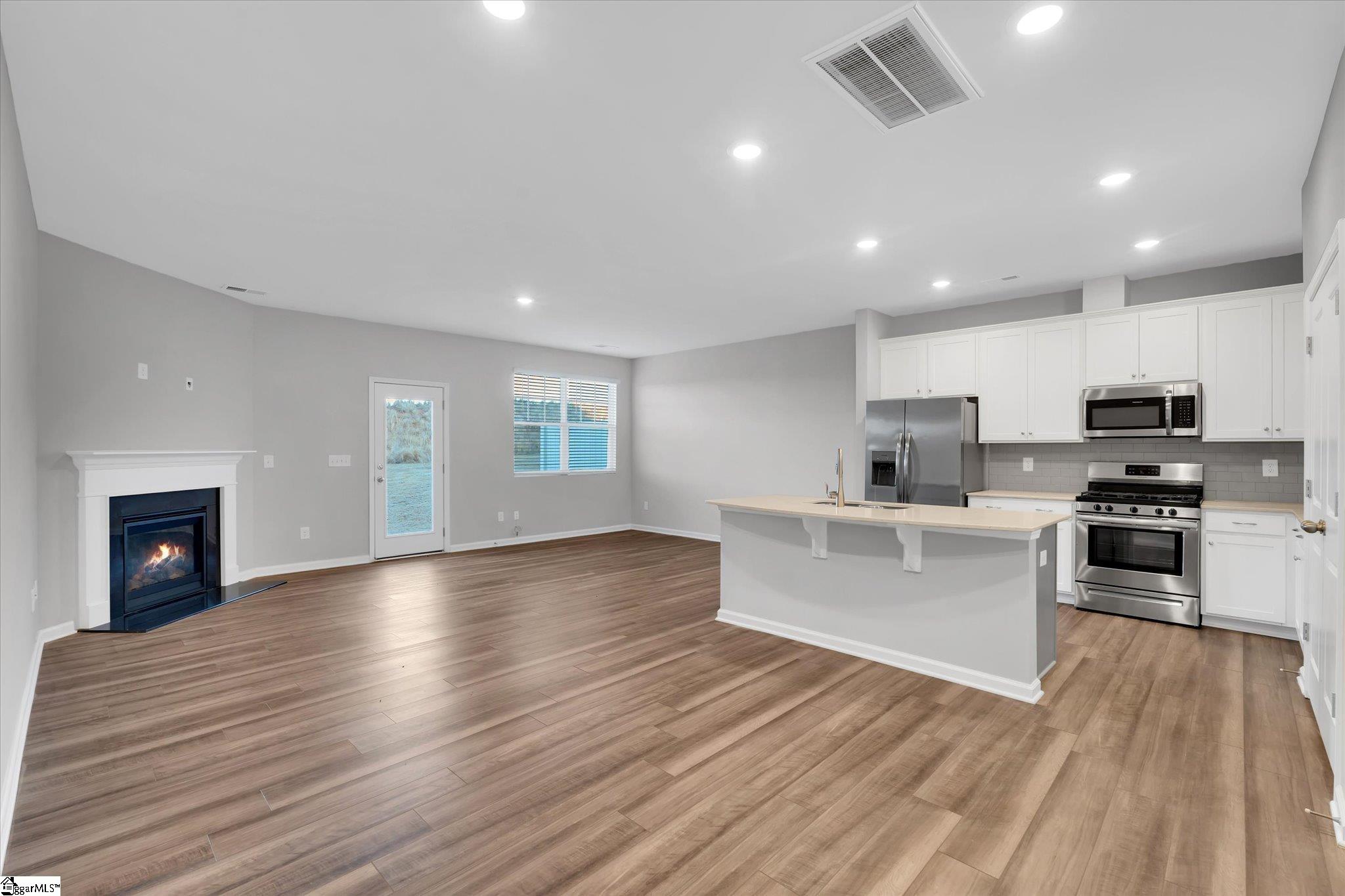 318 E Compass Way photo 8