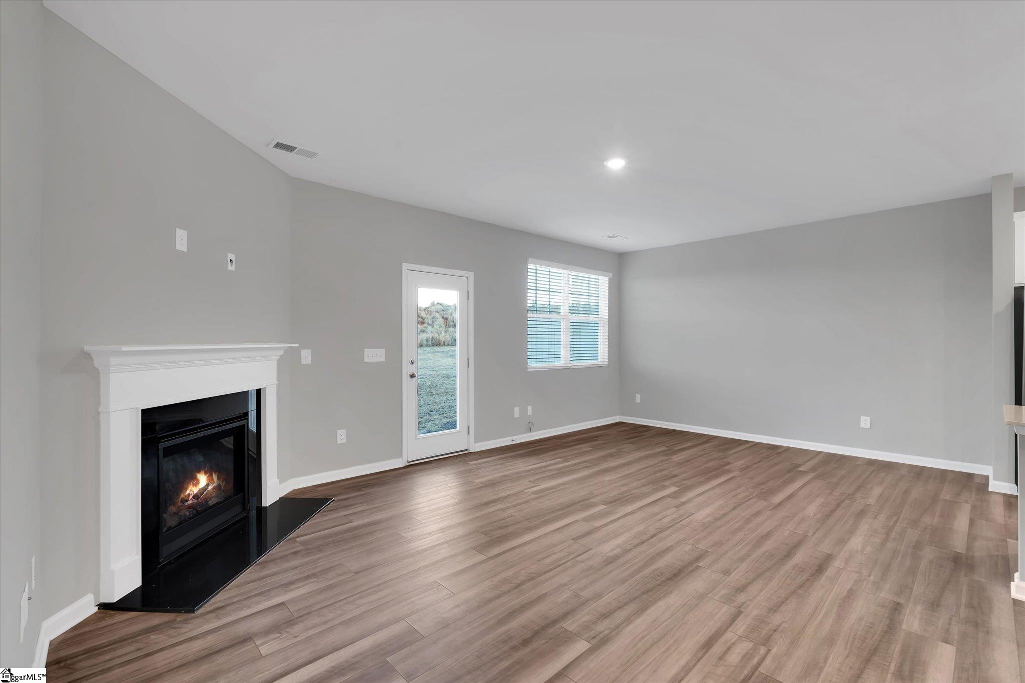 318 E Compass Way photo 9