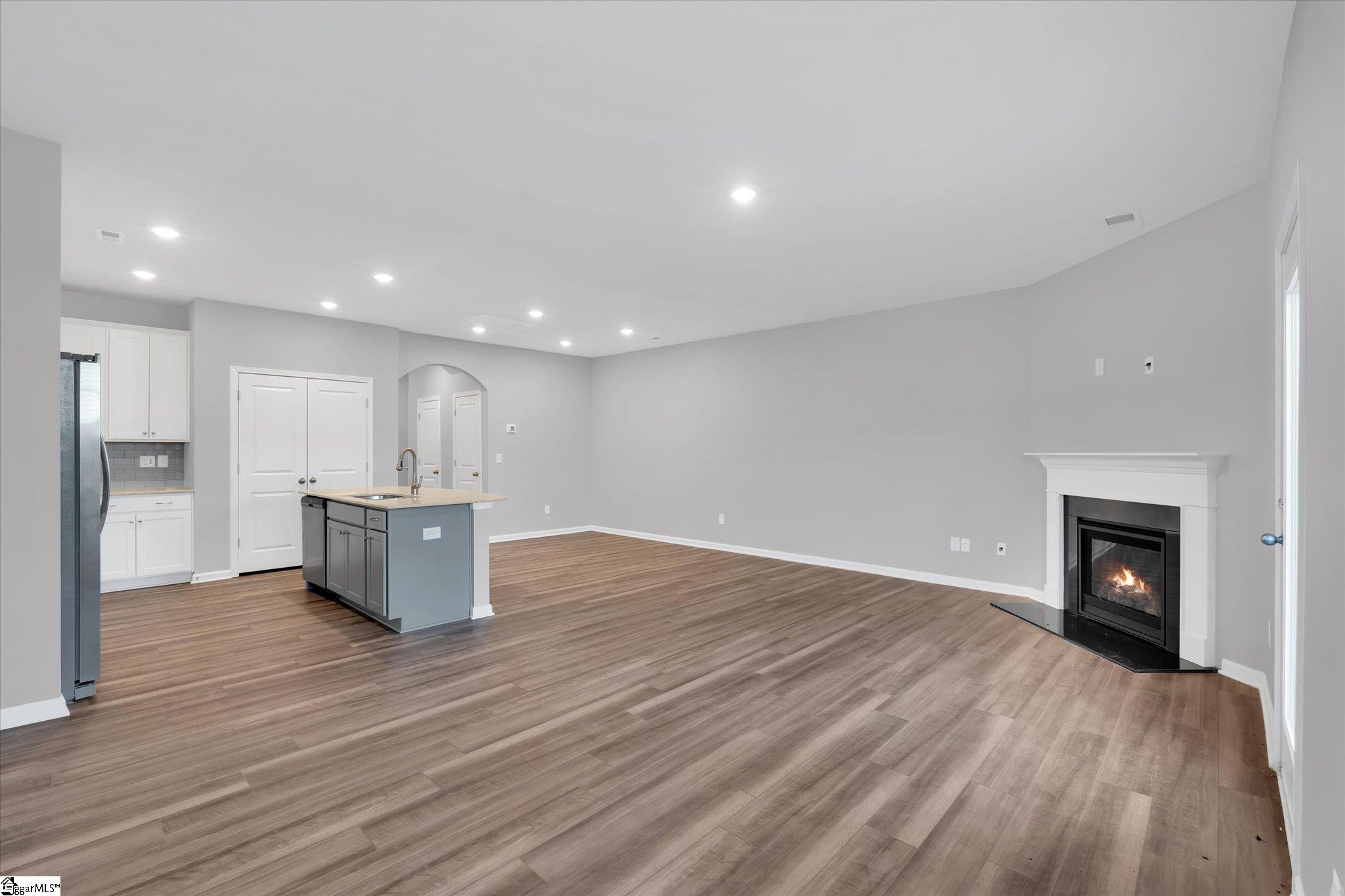 318 E Compass Way photo 10