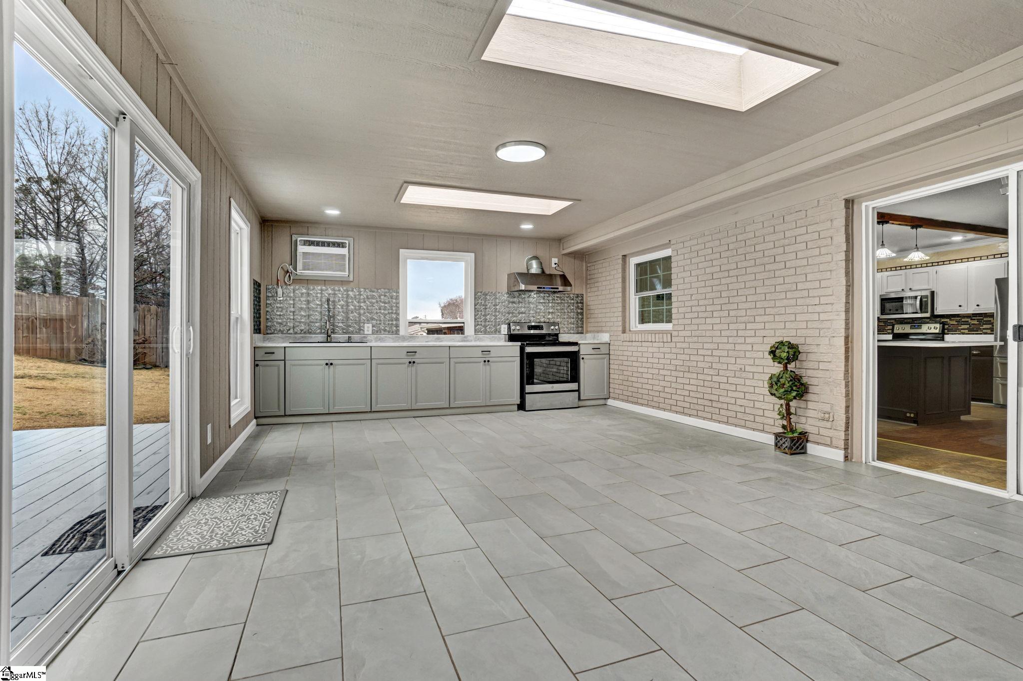 1605 E Durst Avenue Greenwood, SC 29649