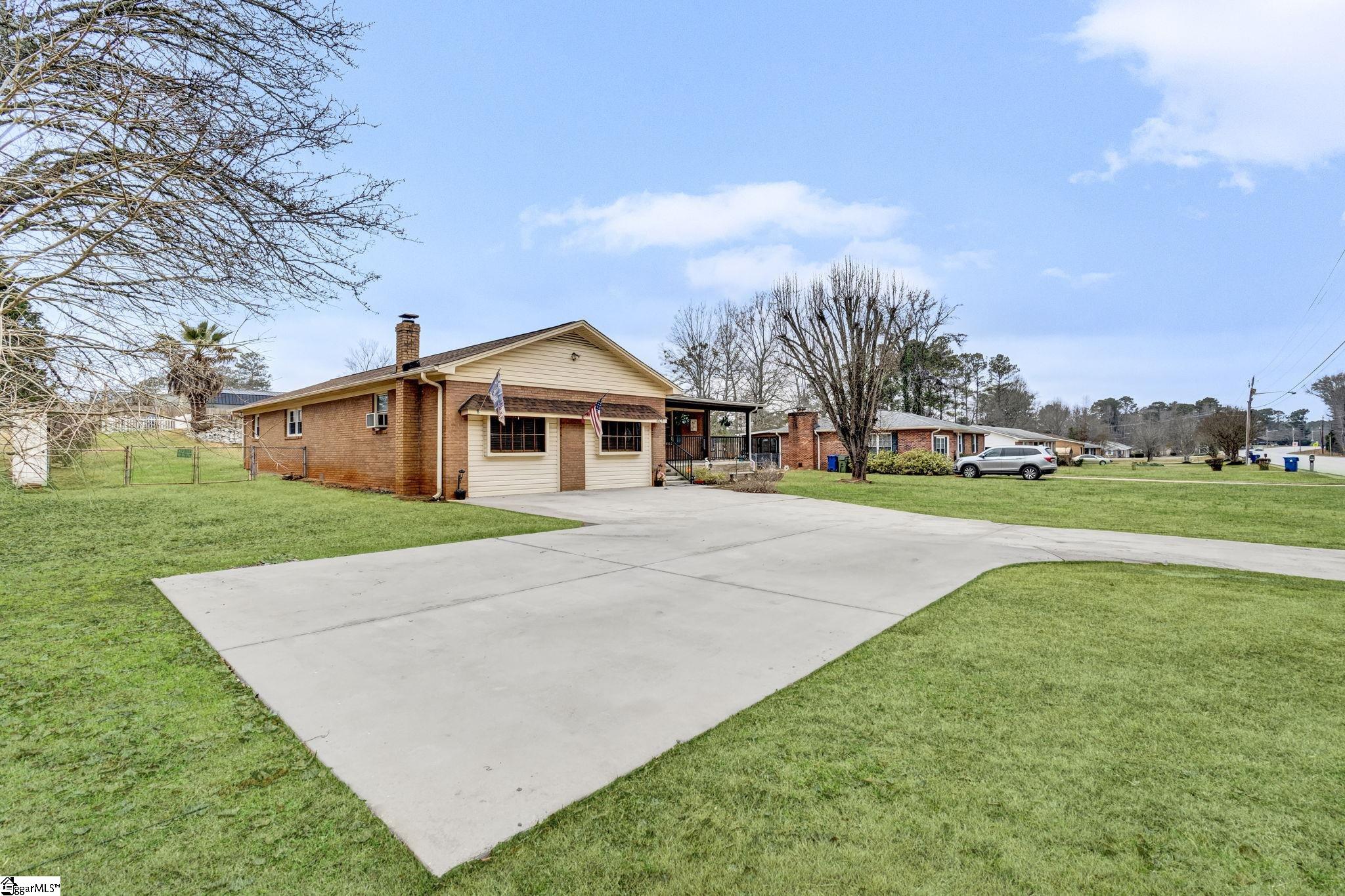 1605 E Durst Avenue Greenwood, SC 29649