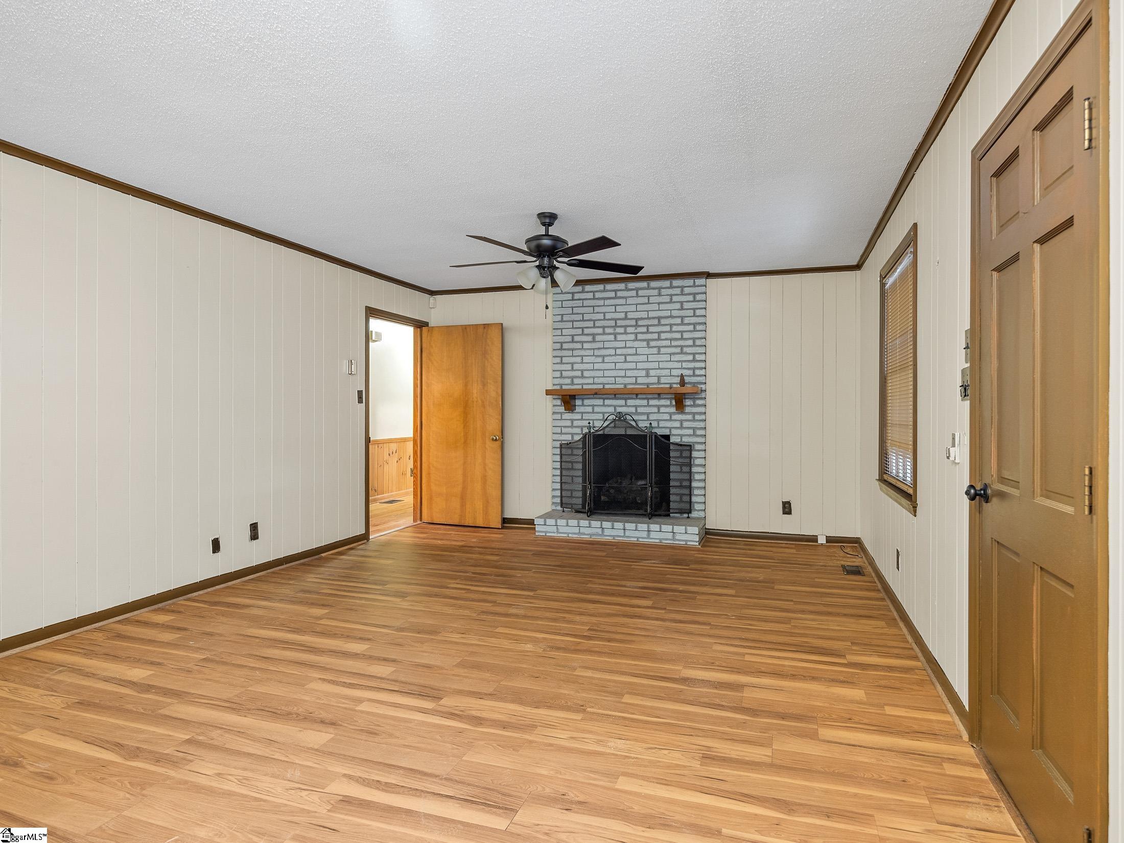 308 Pine Lake Court Spartanburg, SC 29301