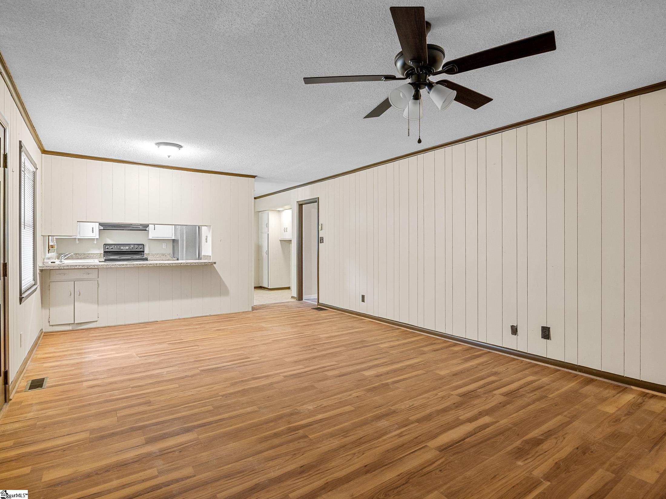 308 Pine Lake Court Spartanburg, SC 29301