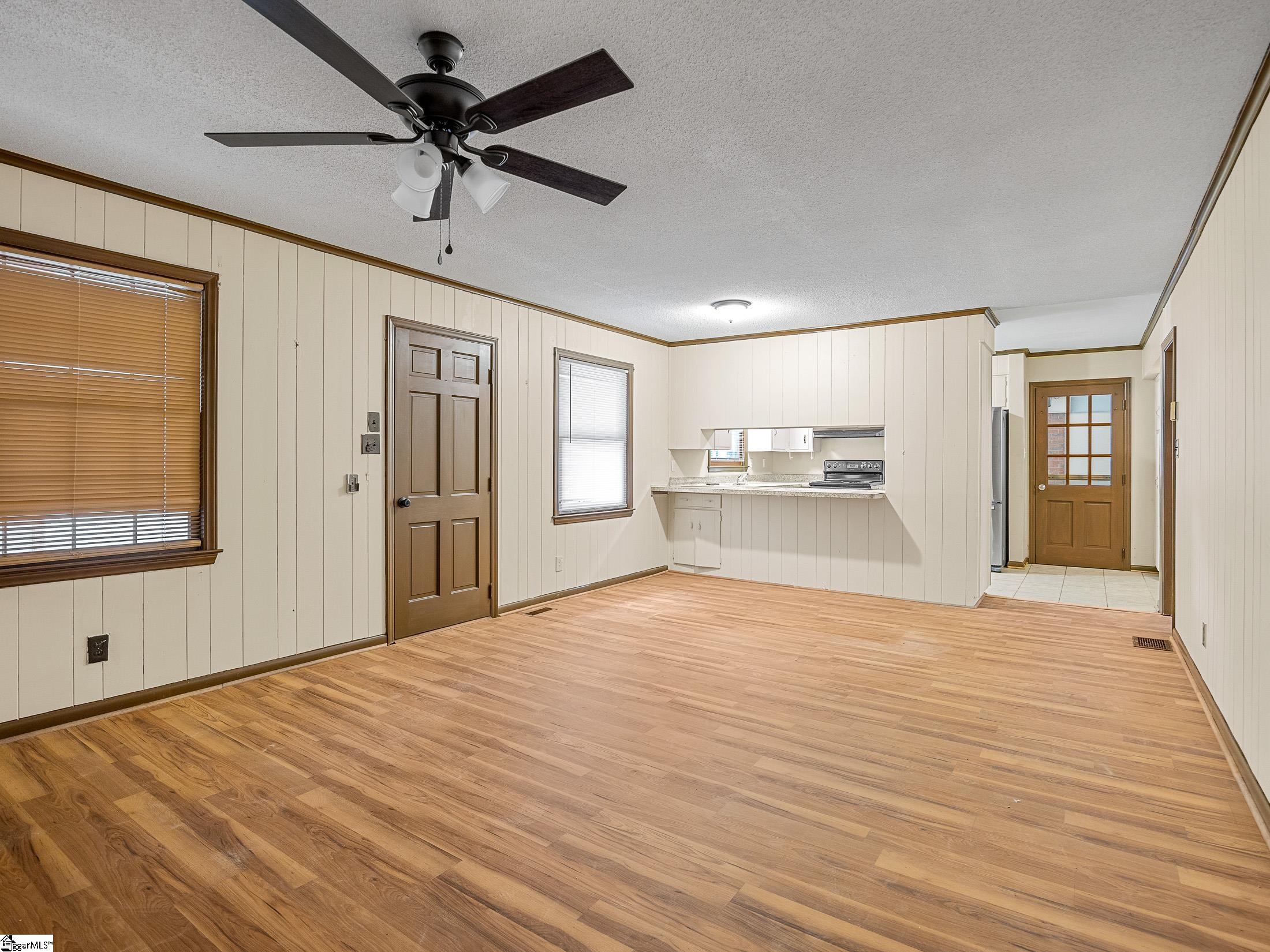308 Pine Lake Court Spartanburg, SC 29301