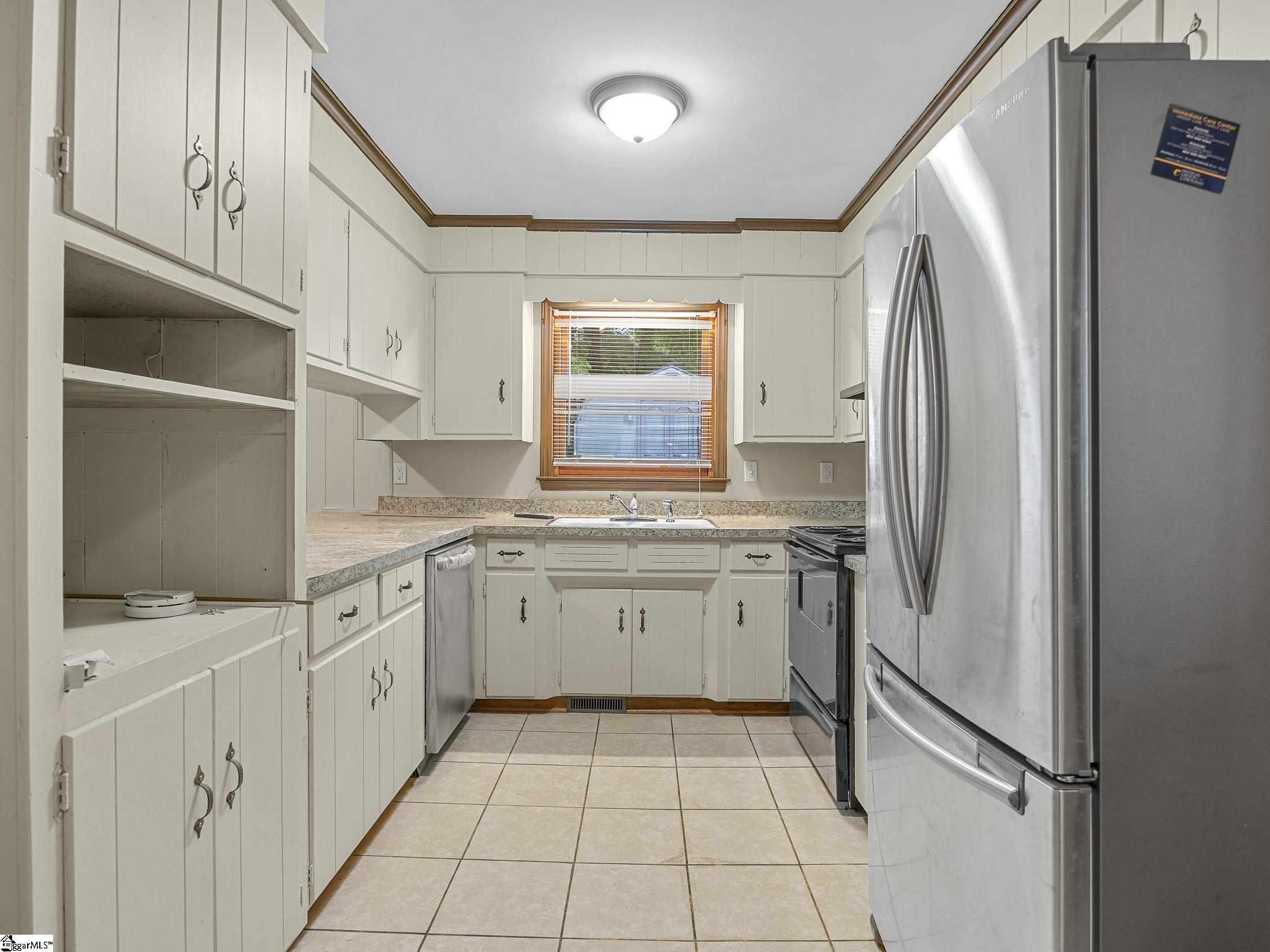 308 Pine Lake Court Spartanburg, SC 29301