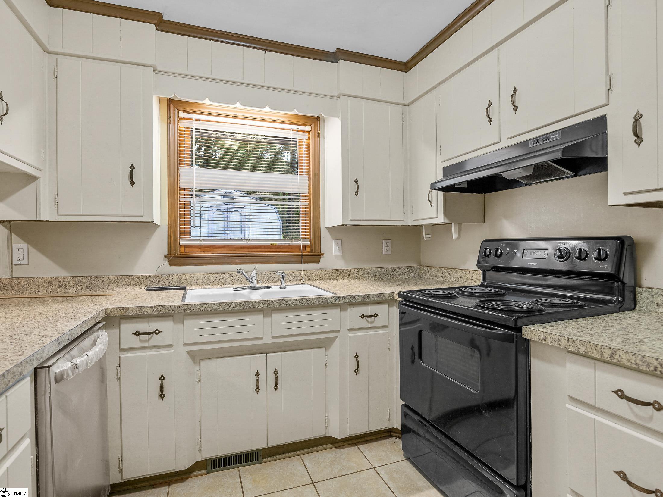 308 Pine Lake Court Spartanburg, SC 29301