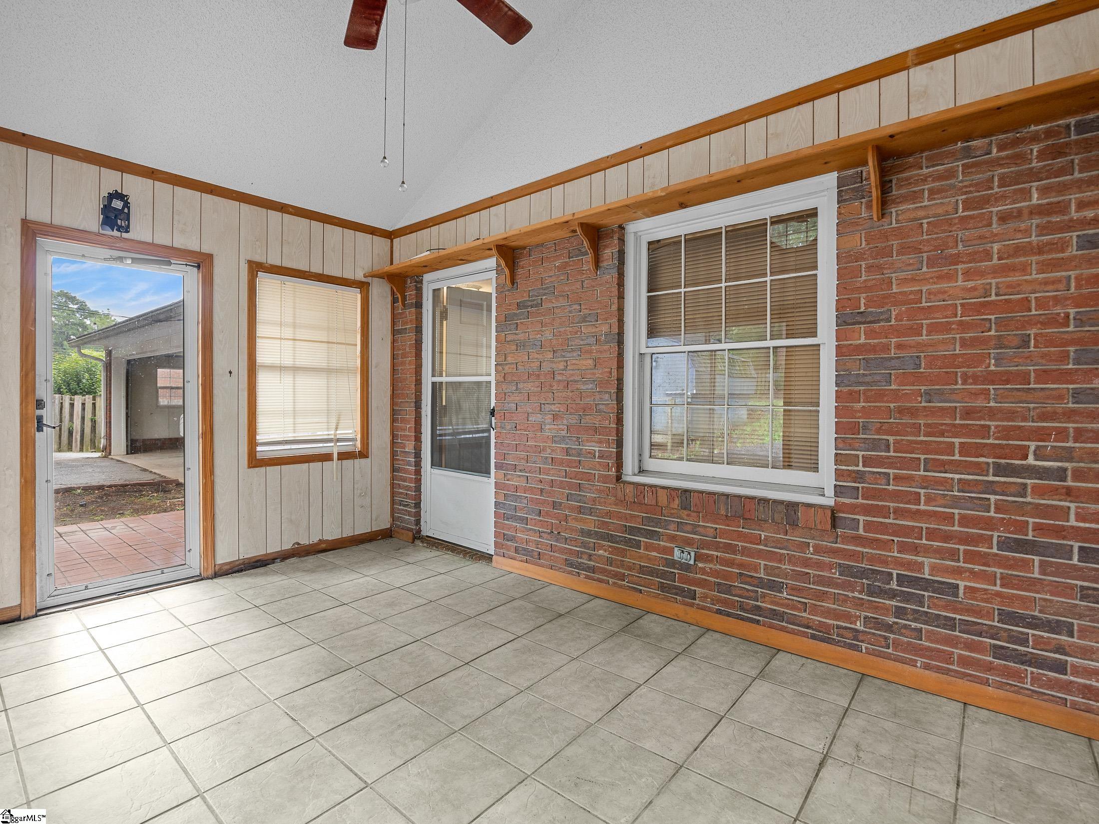 308 Pine Lake Court Spartanburg, SC 29301