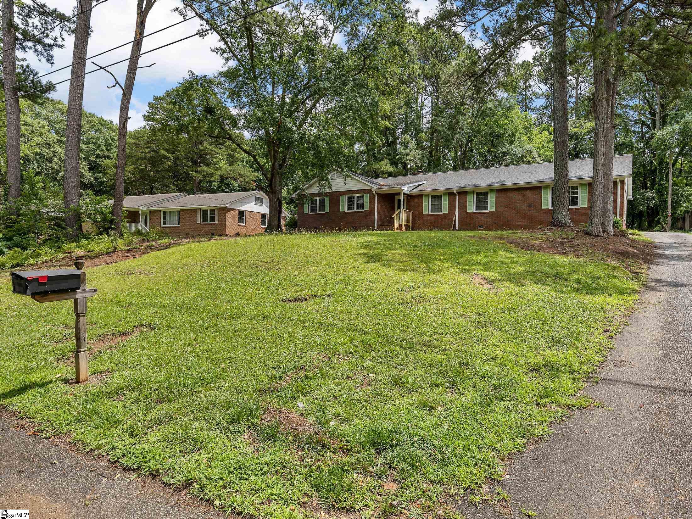 308 Pine Lake Court Spartanburg, SC 29301