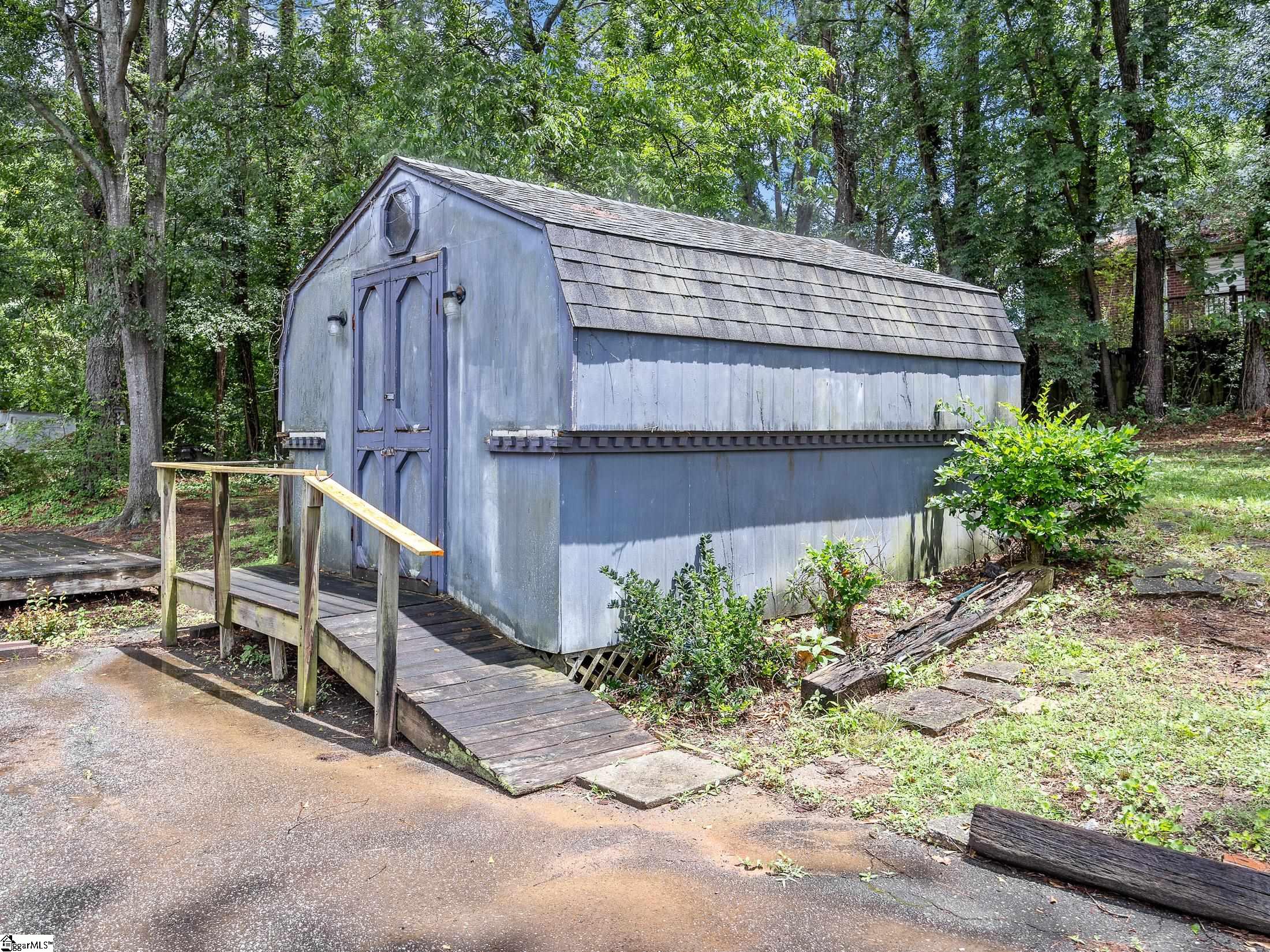 308 Pine Lake Court Spartanburg, SC 29301