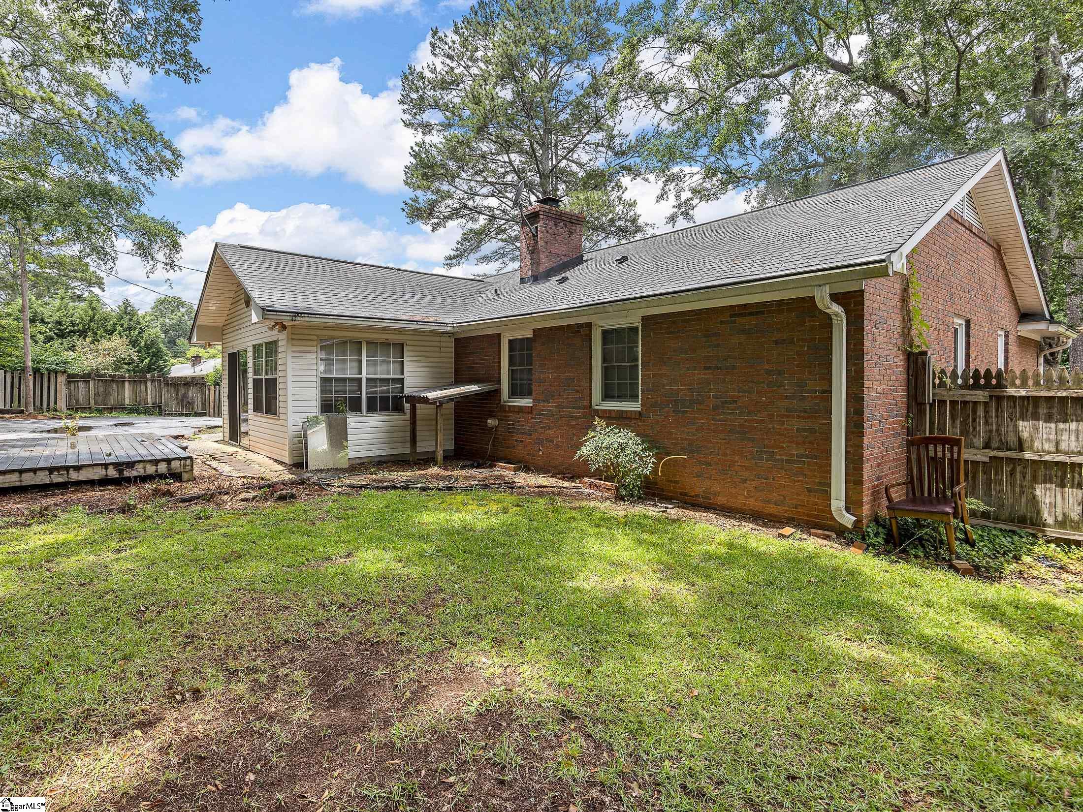 308 Pine Lake Court Spartanburg, SC 29301