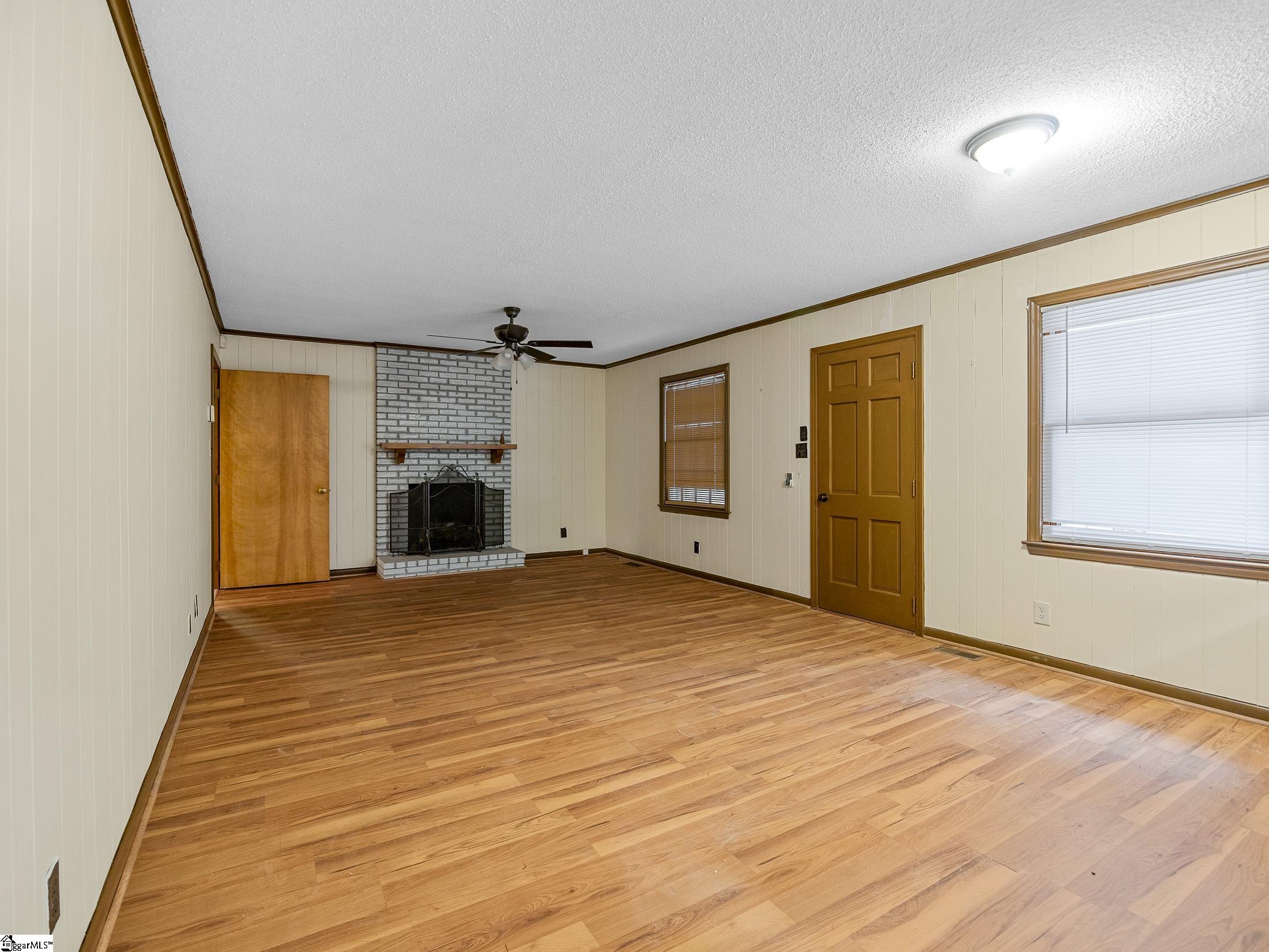 308 Pine Lake Court Spartanburg, SC 29301