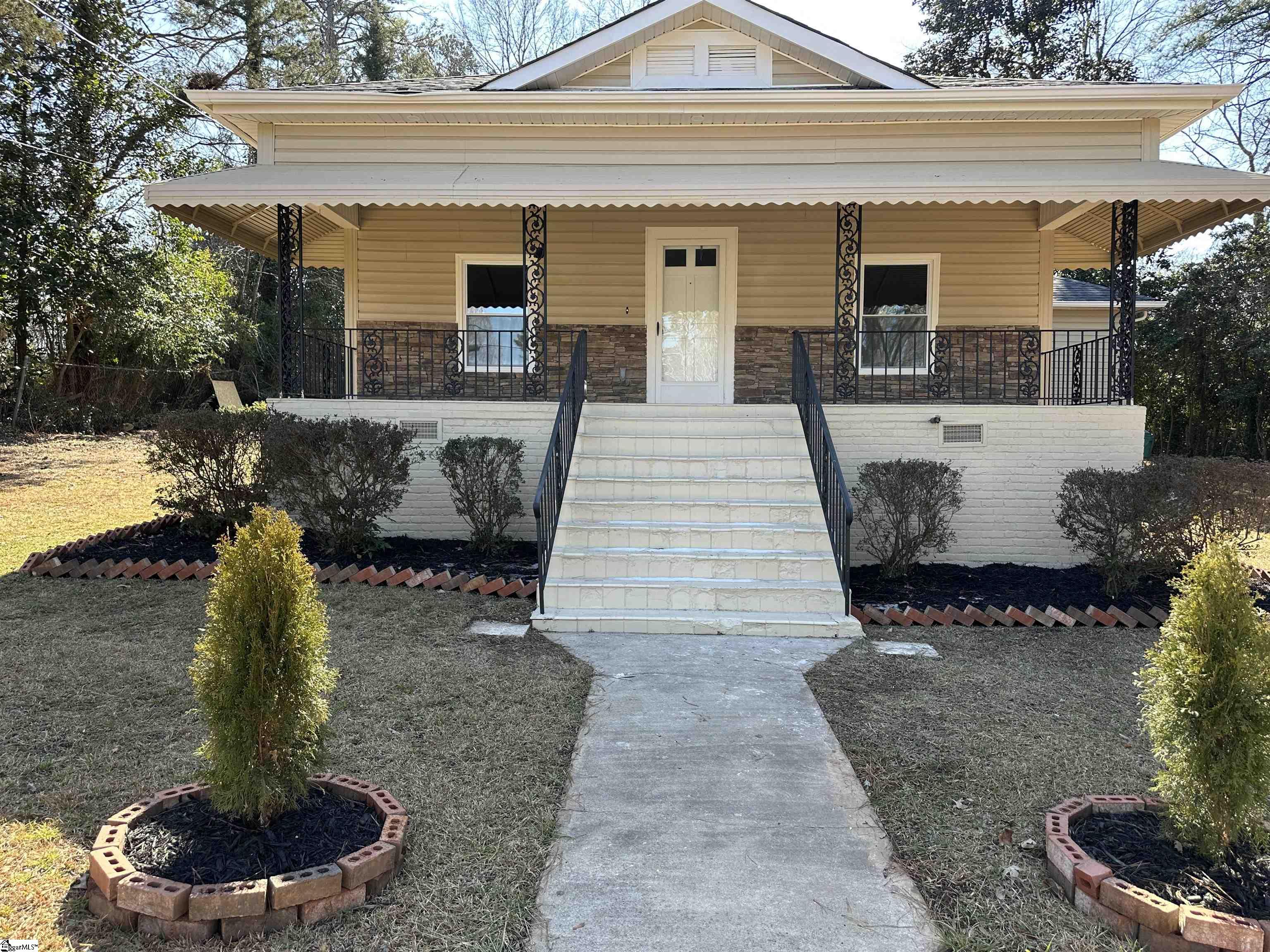 122 Sunset Drive photo 1