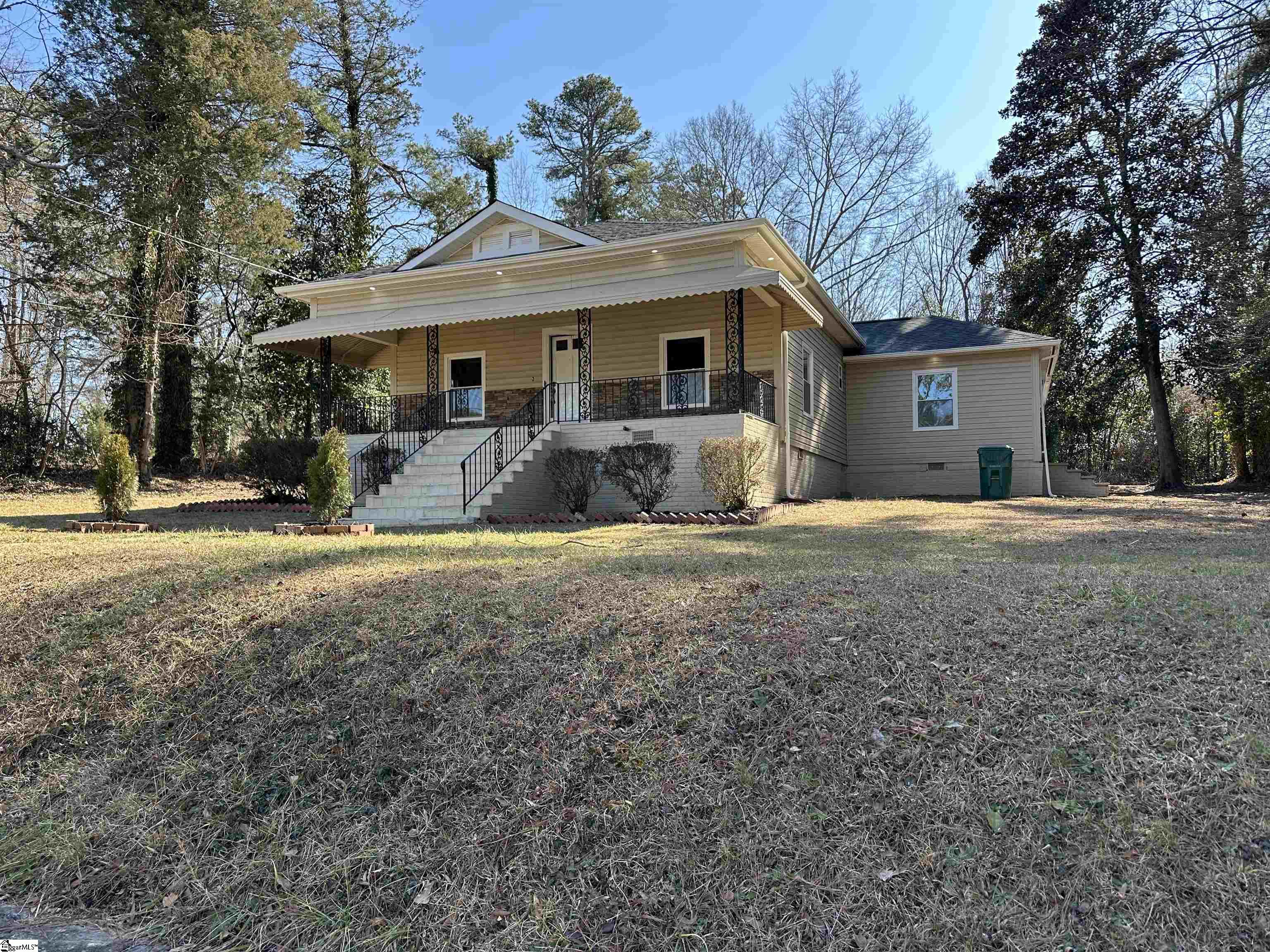 122 Sunset Drive photo 2