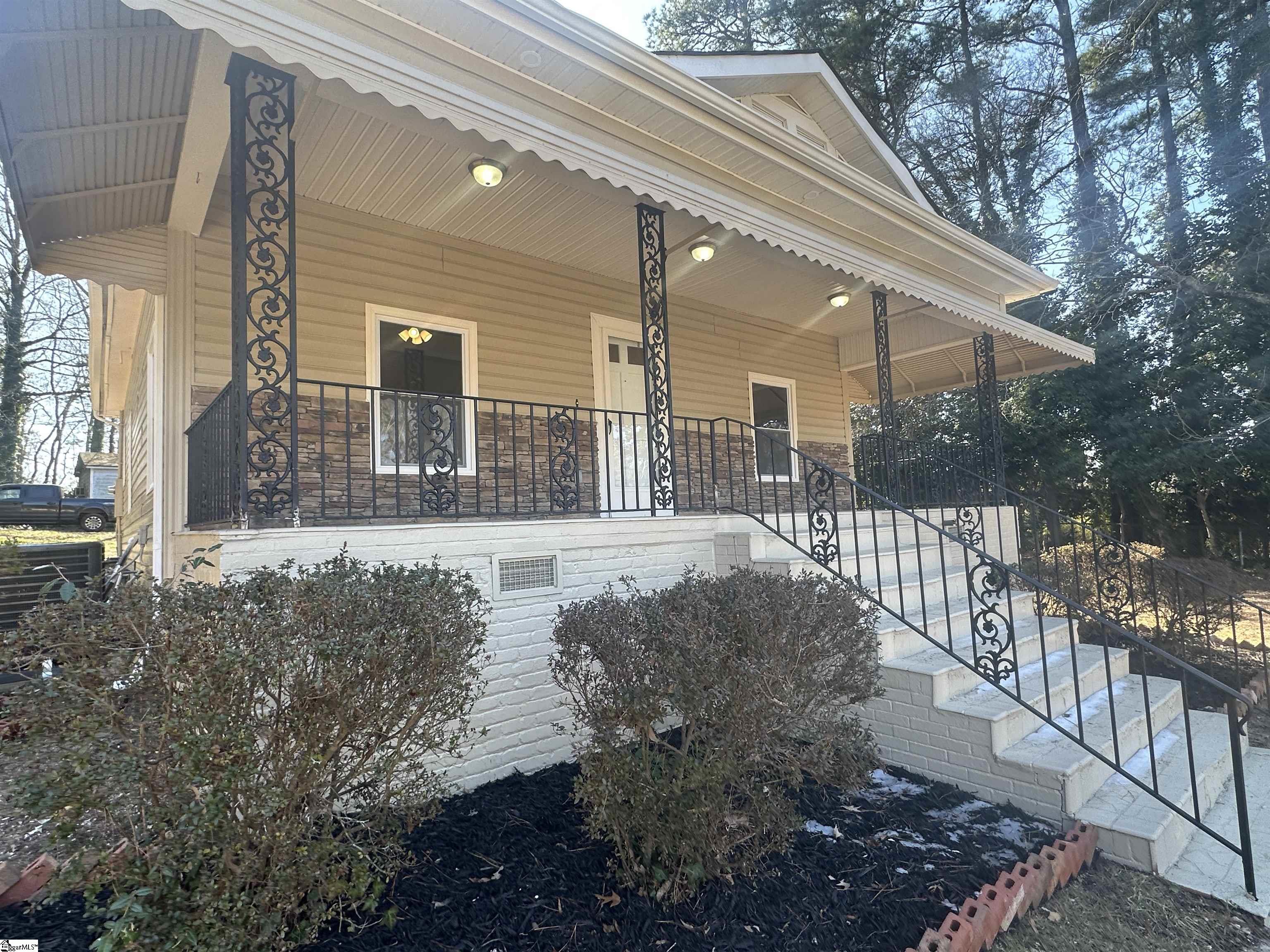 122 Sunset Drive photo 3
