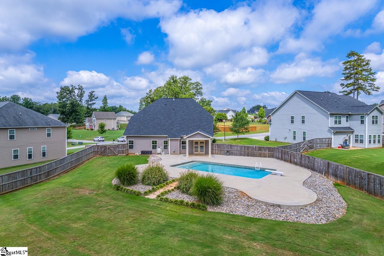 352 Avendell Drive photo 2