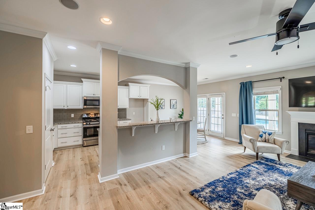 352 Avendell Drive photo 8