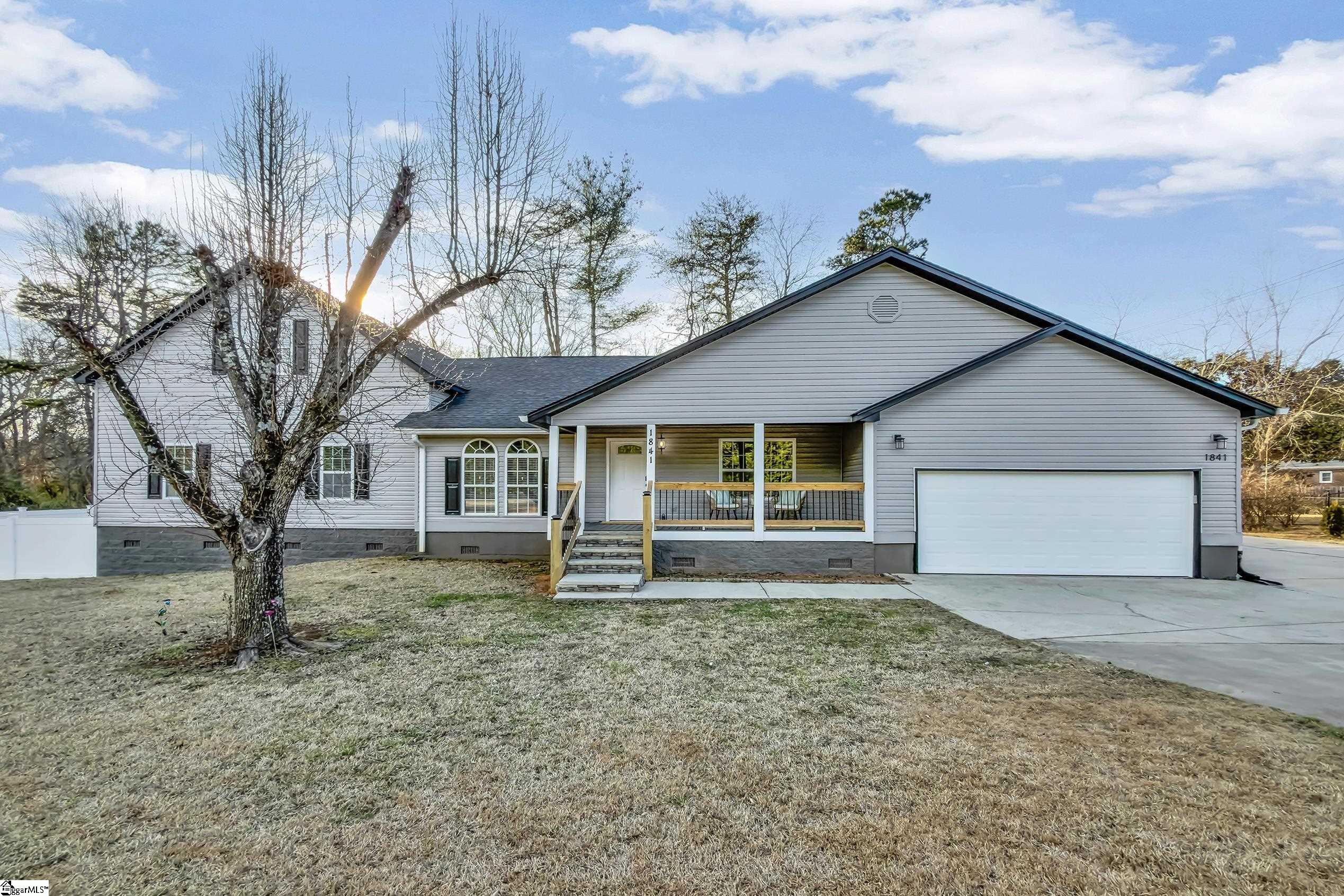 1841 Hudson Road photo 1