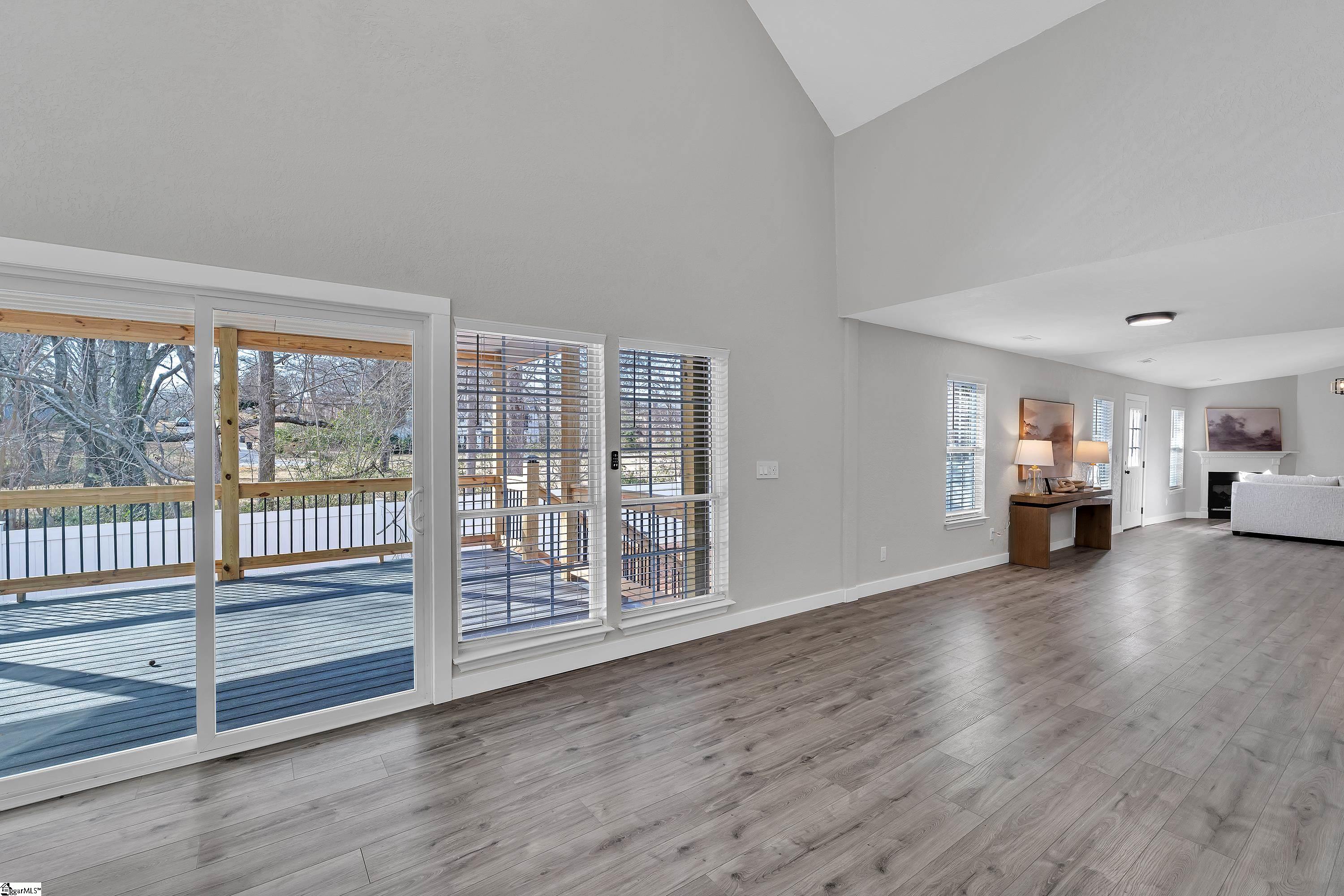 1841 Hudson Road photo 12