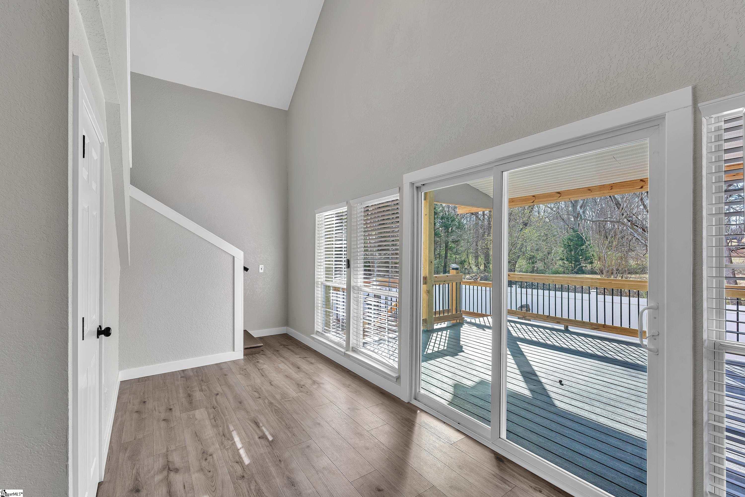 1841 Hudson Road photo 13