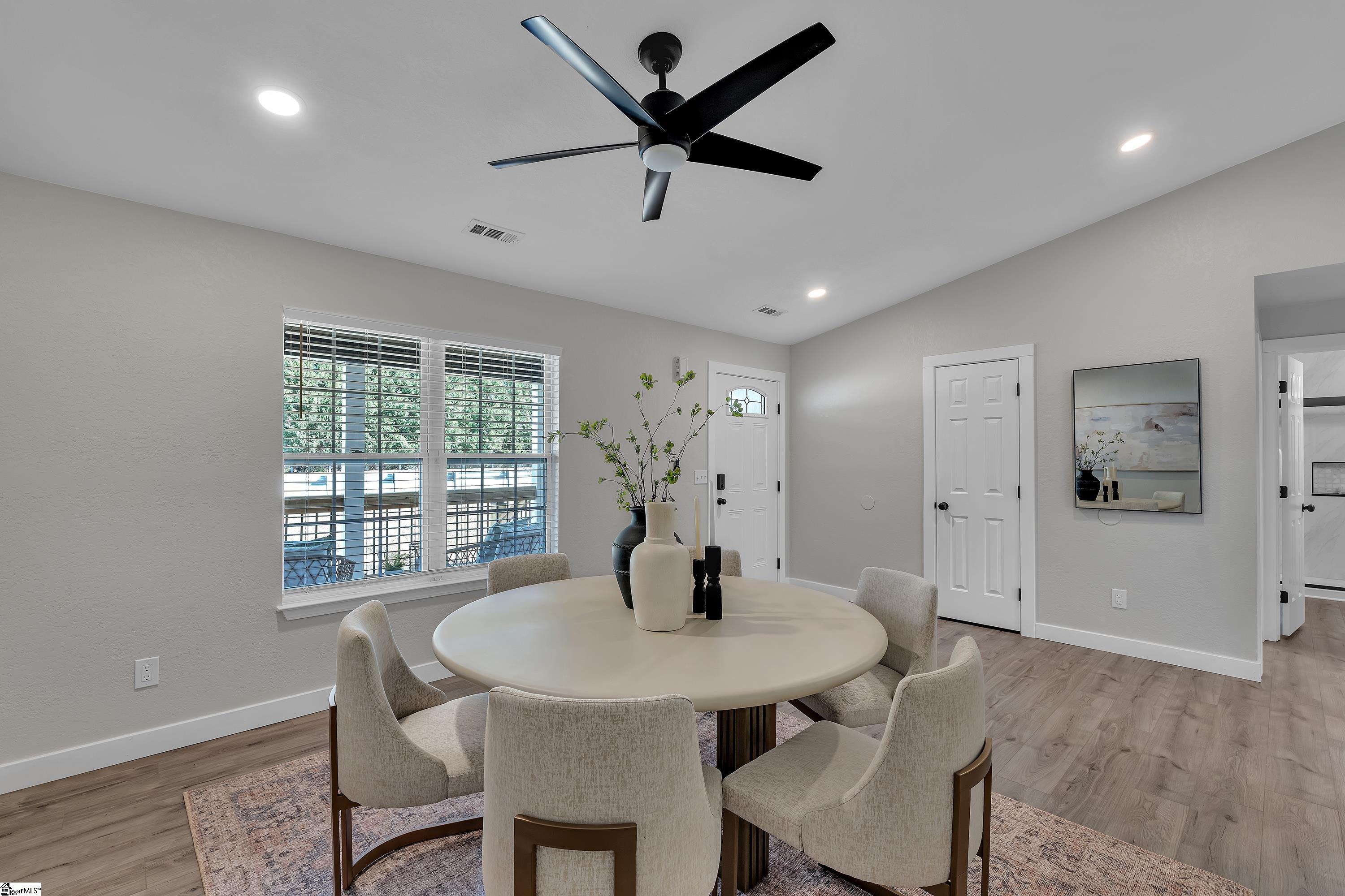 1841 Hudson Road photo 3