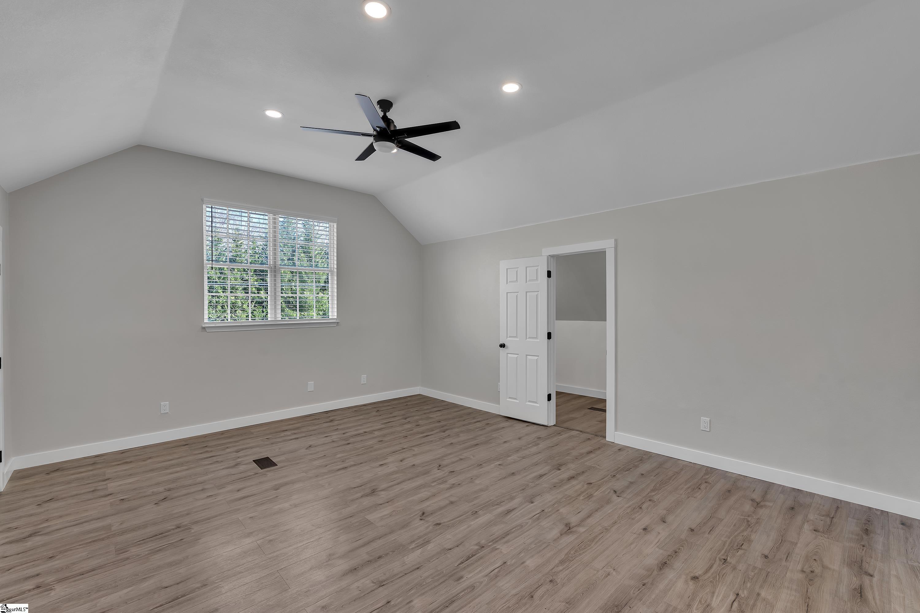 1841 Hudson Road photo 32