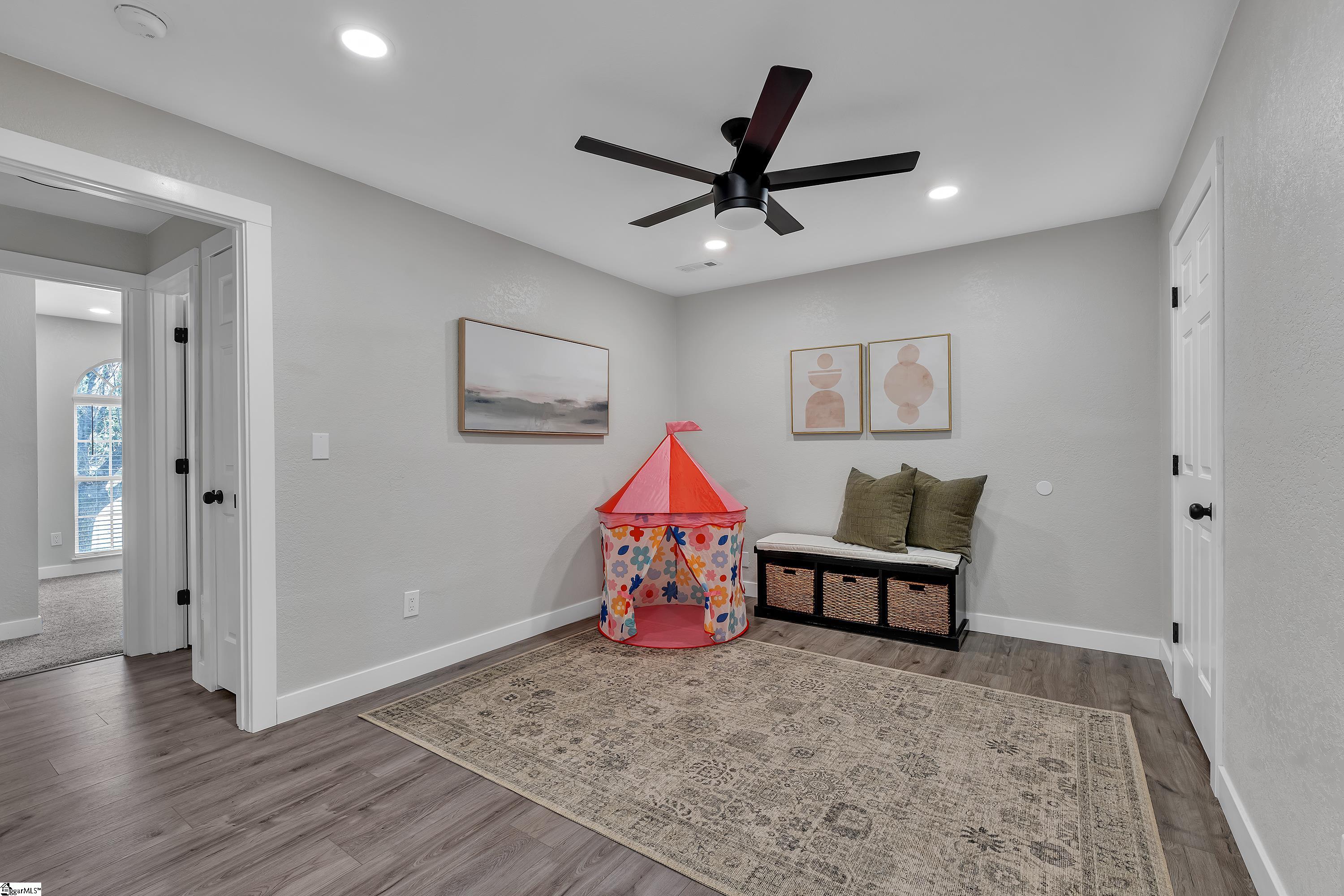 1841 Hudson Road photo 6