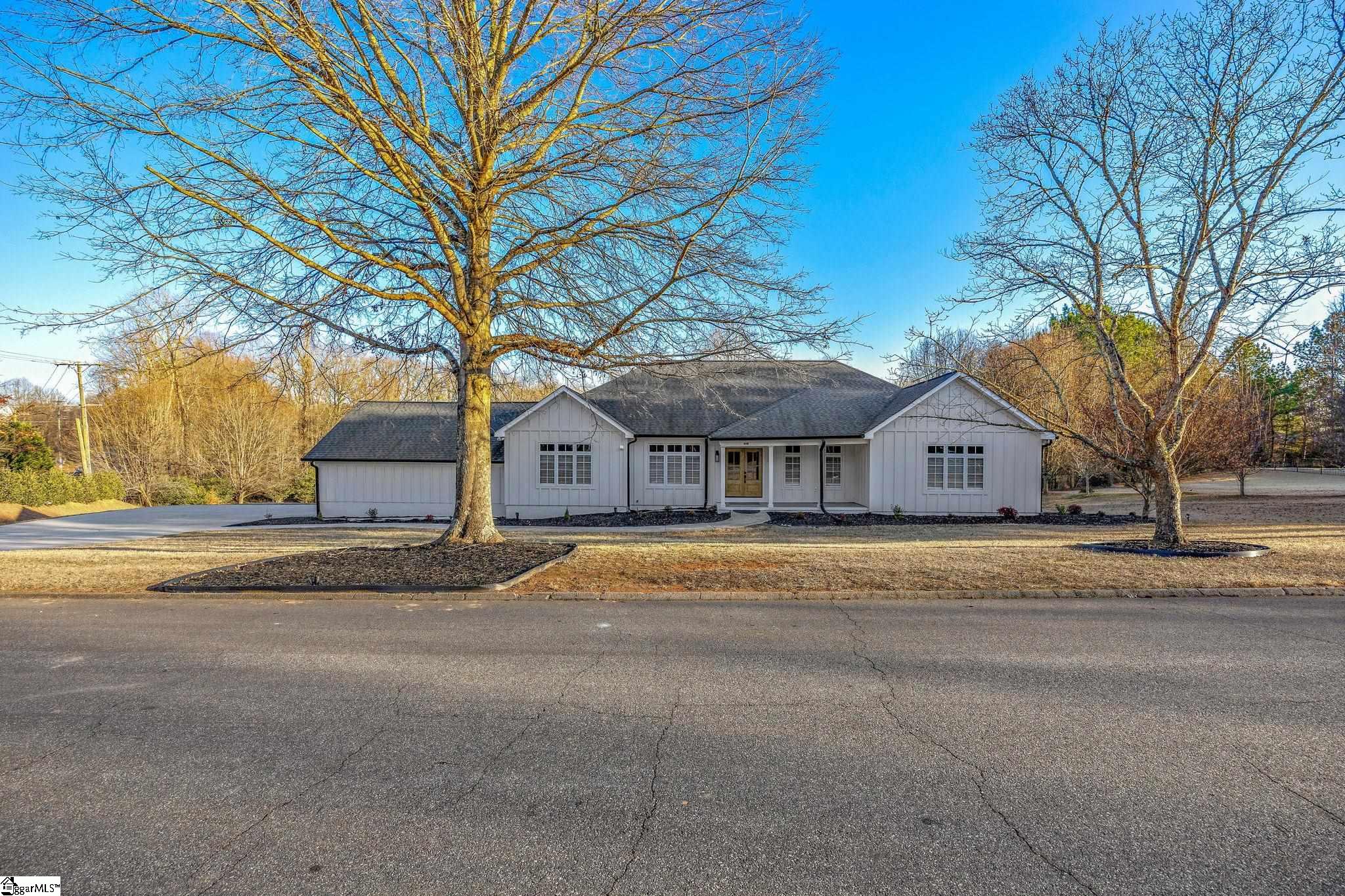 1 Sweetbriar Court photo 1