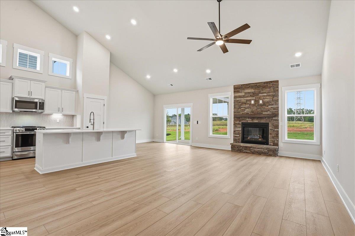 1014 Fox Hollow Street Spartanburg, SC 29303