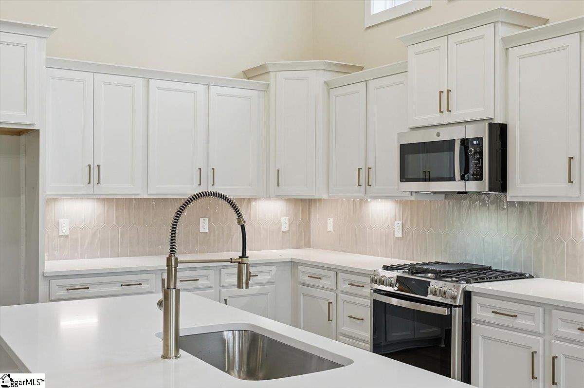1014 Fox Hollow Street Spartanburg, SC 29303