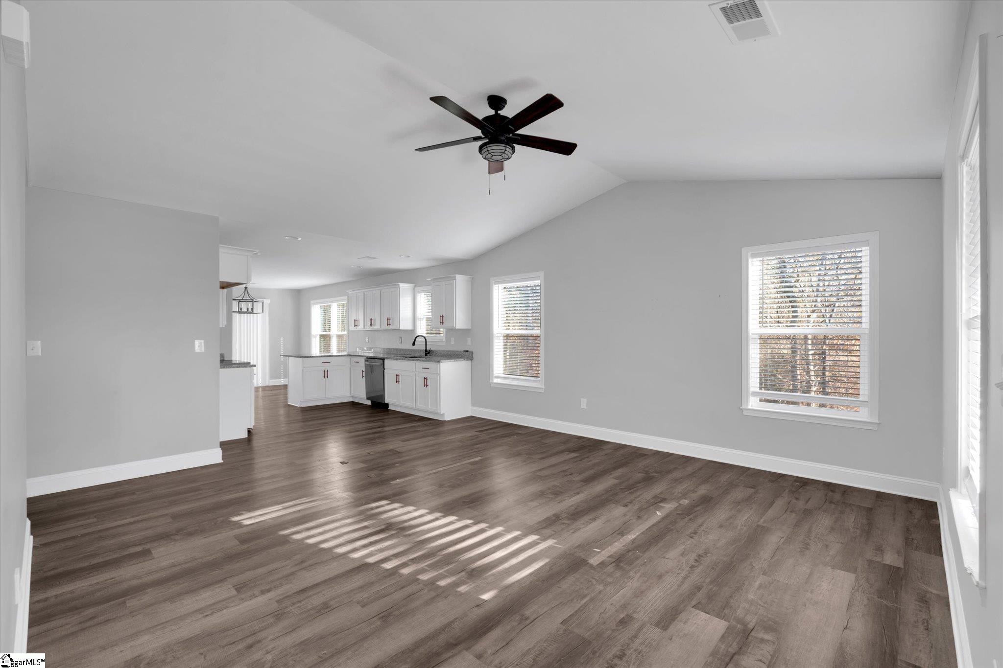 173 Riverside Drive photo 2